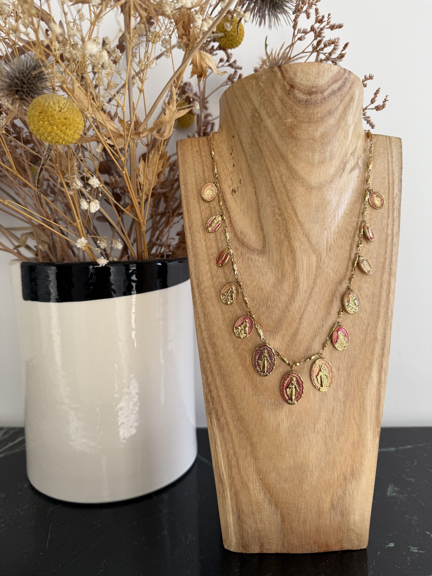 collier breloques vierges miraculeuses multico