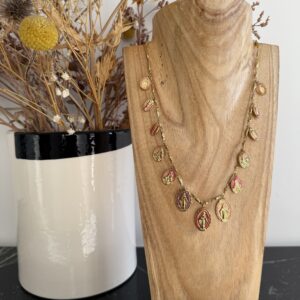 collier breloques vierges miraculeuses multico