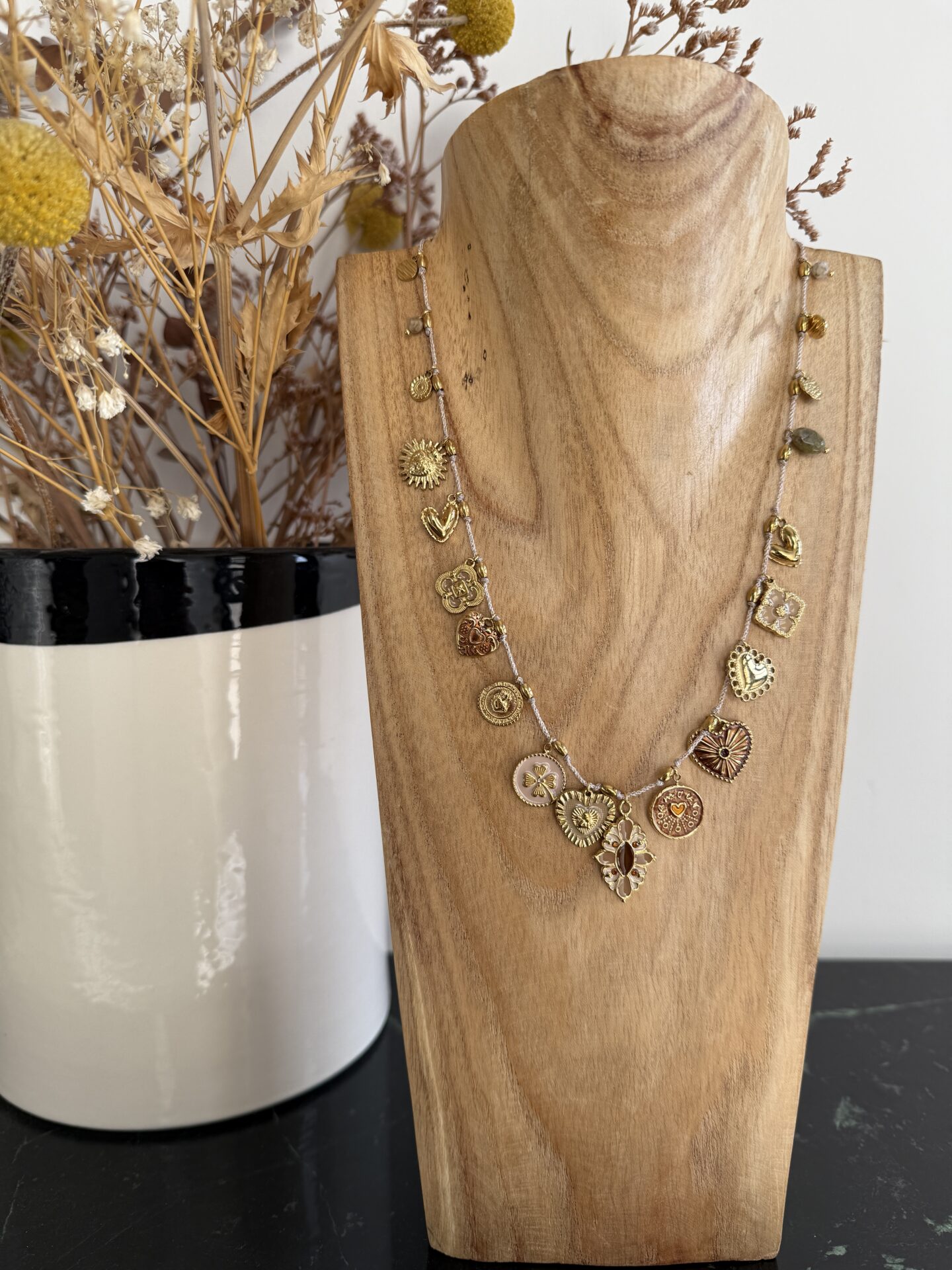 collier breloques vierges miraculeuses multico
