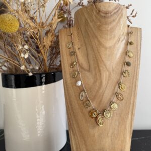 collier breloques vierges miraculeuses multico