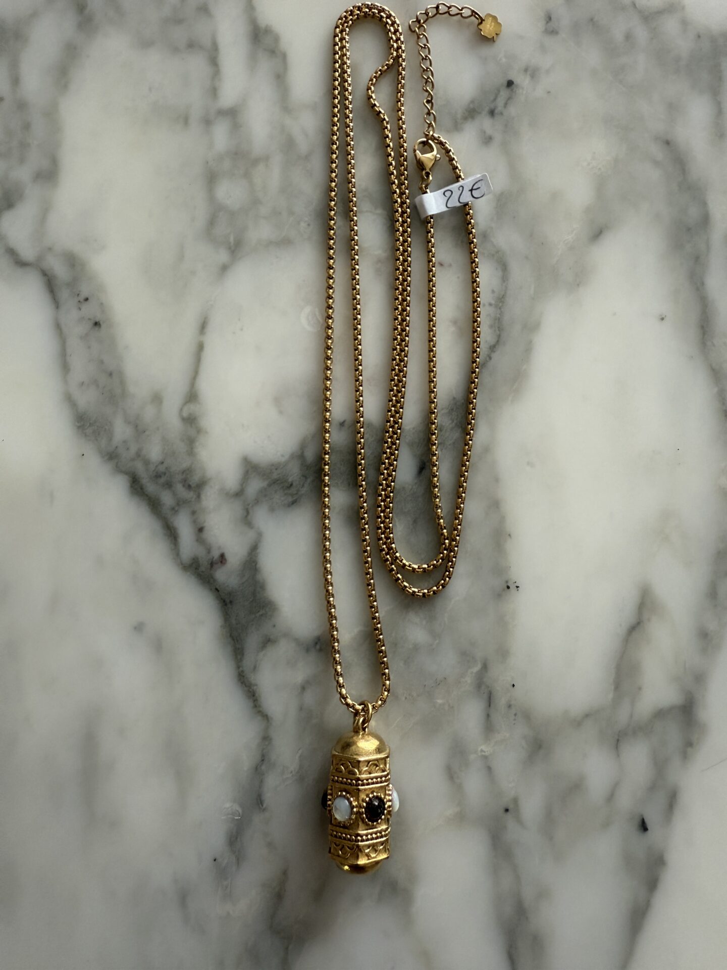 sautoir talisman strass blanc