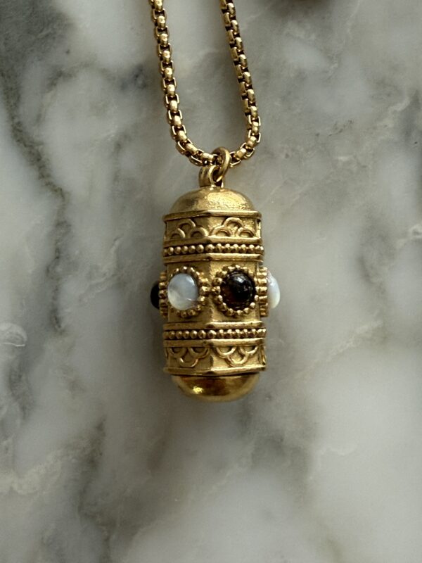 sautoir talisman strass blanc