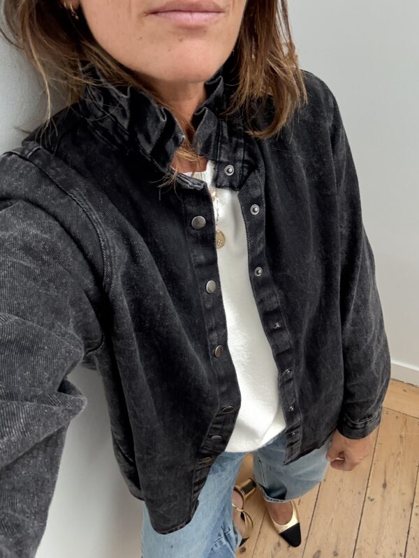 surchemise col frou frou volant jeans gris noir