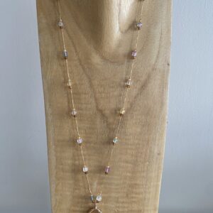 collier ras de cou plaque blanc gris gris