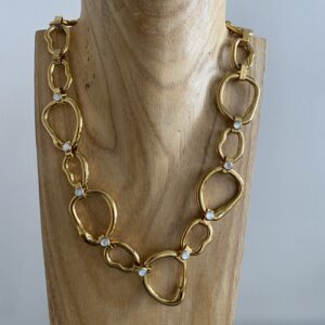 collier ras de cou plaque blanc gris gris