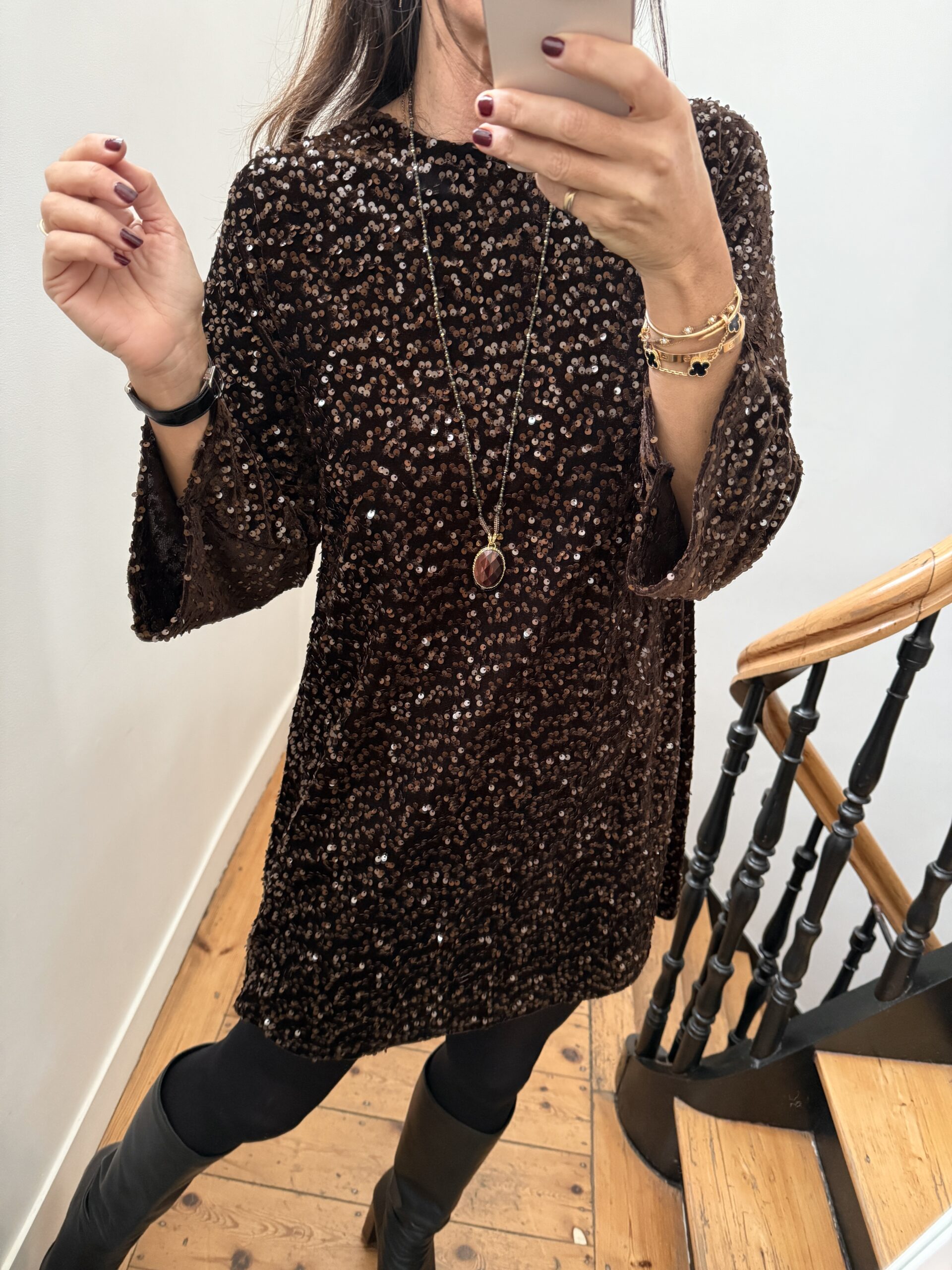 IMG_5404 robe velours sequins noir noeud dos