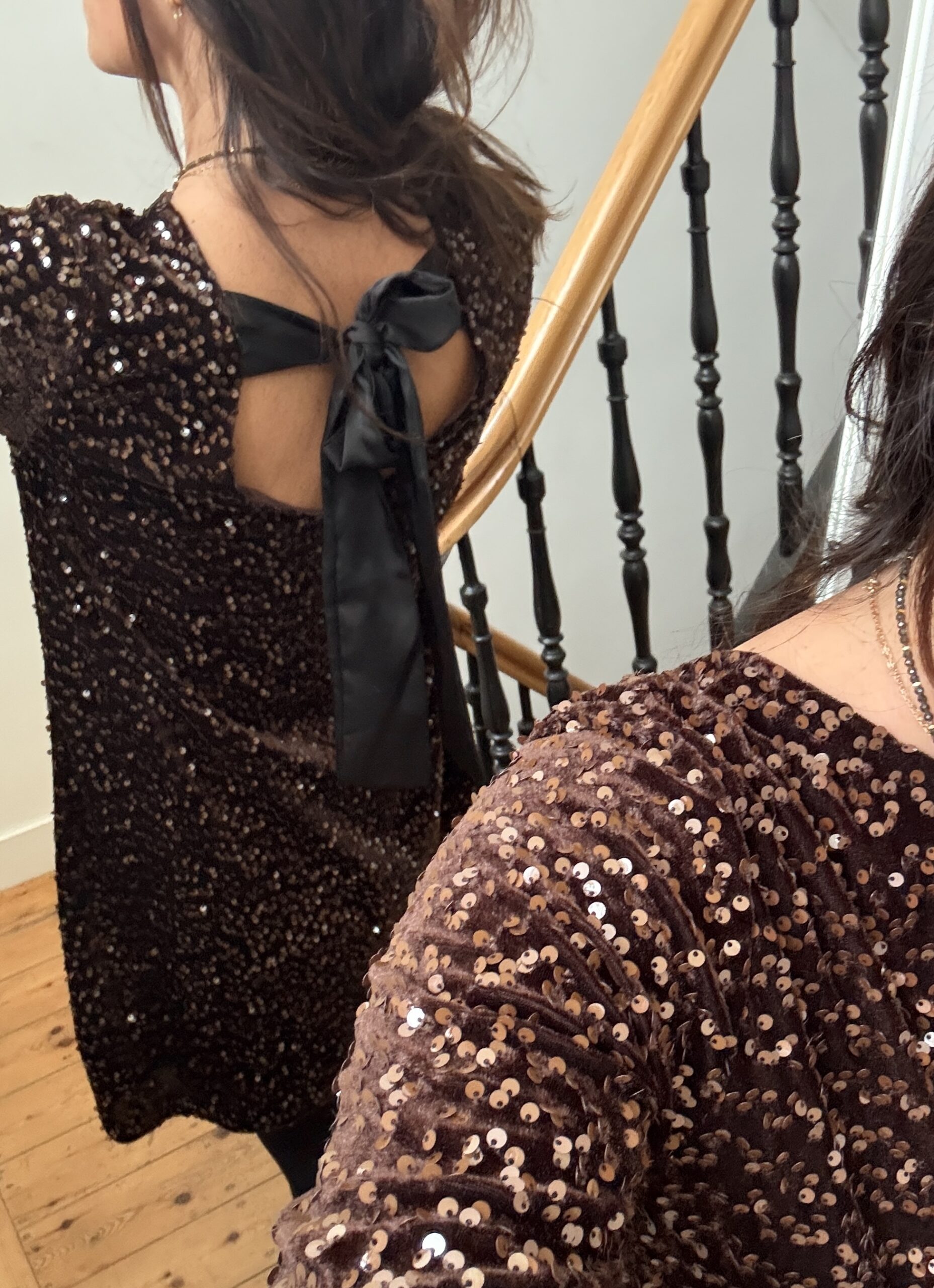 IMG_5406 robe velours sequins noir noeud dos