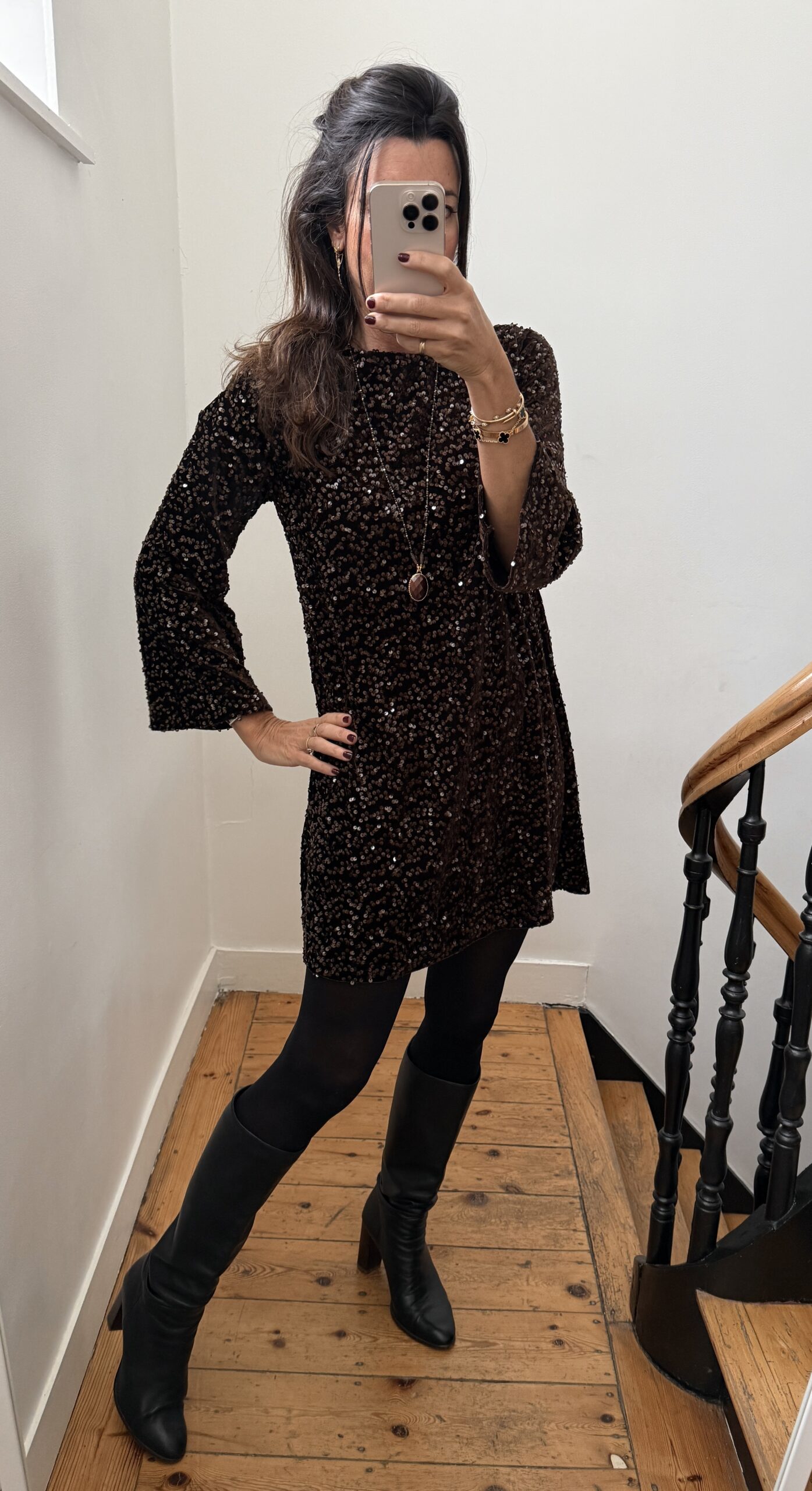 IMG_5407 robe velours sequins noir noeud dos