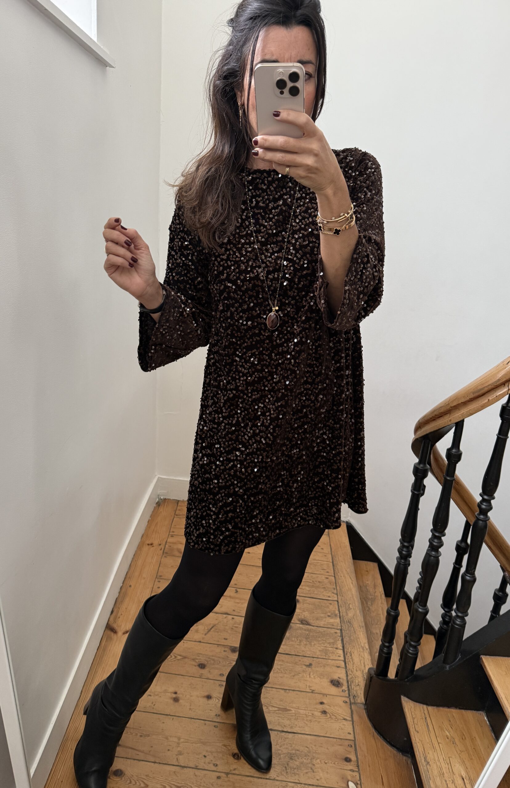 IMG_5408 robe velours sequins noir noeud dos