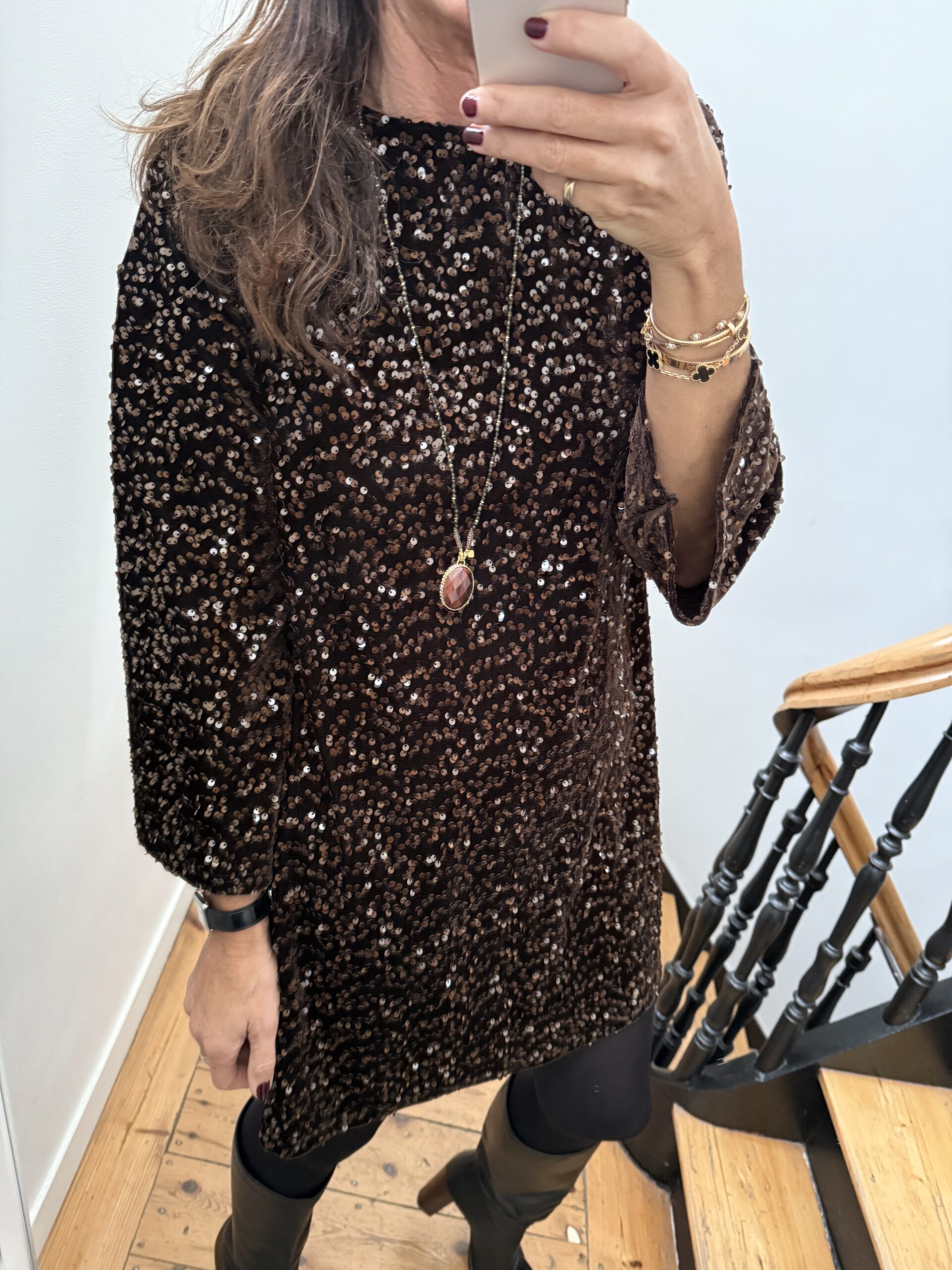 IMG_5410 robe velours sequins noir noeud dos