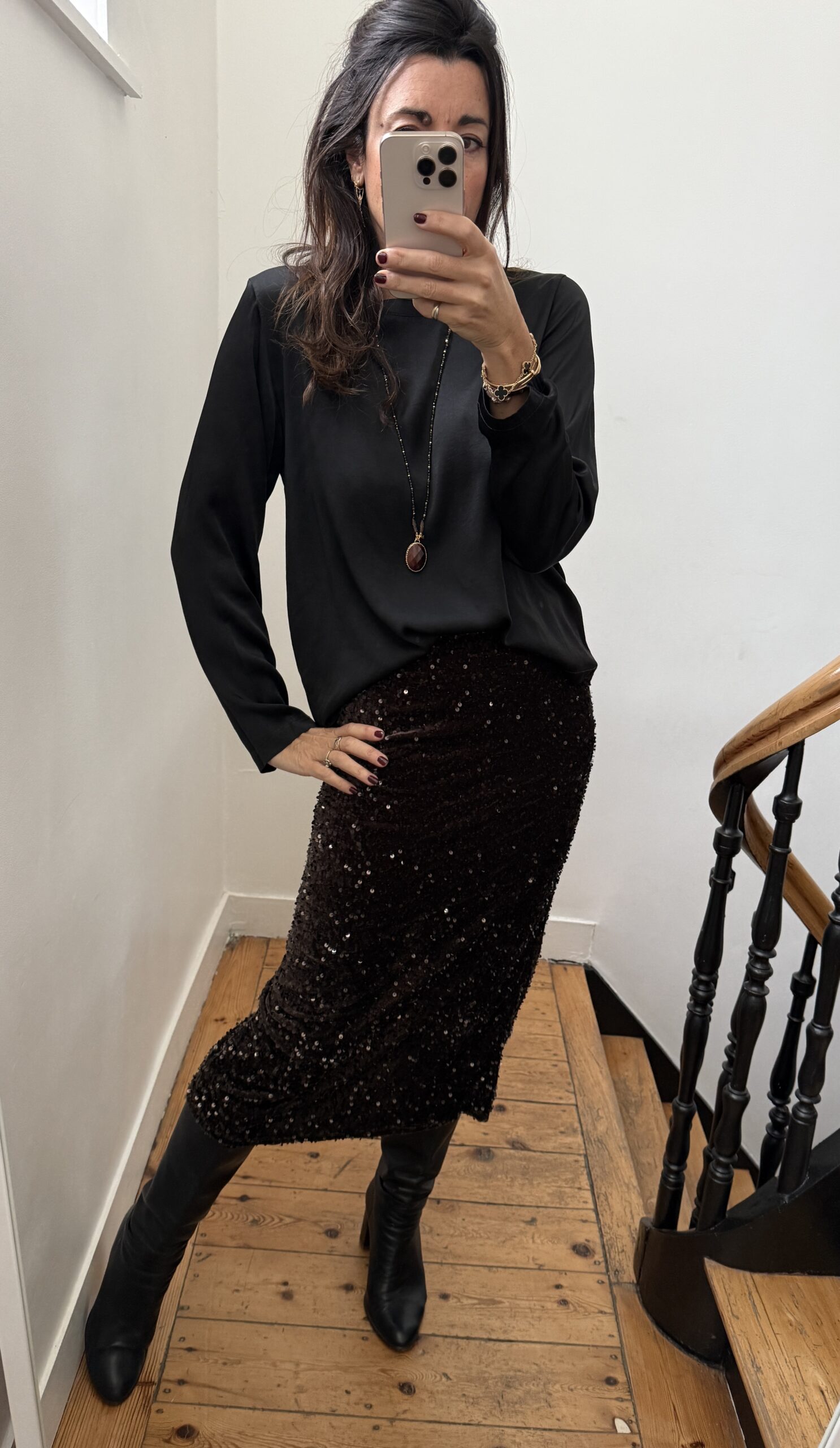 IMG_5419 robe velours sequins noir noeud dos