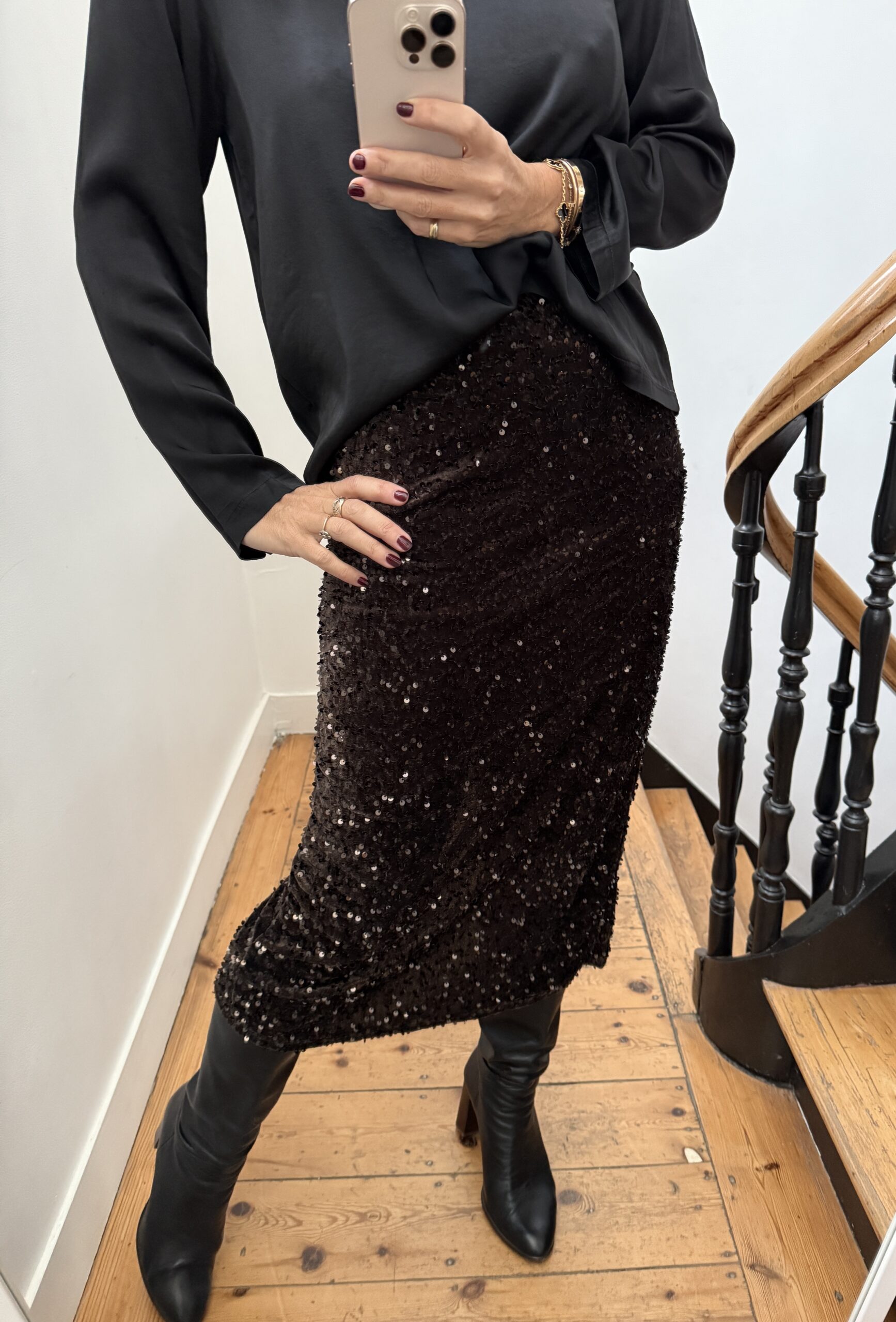 IMG_5420 robe velours sequins noir noeud dos