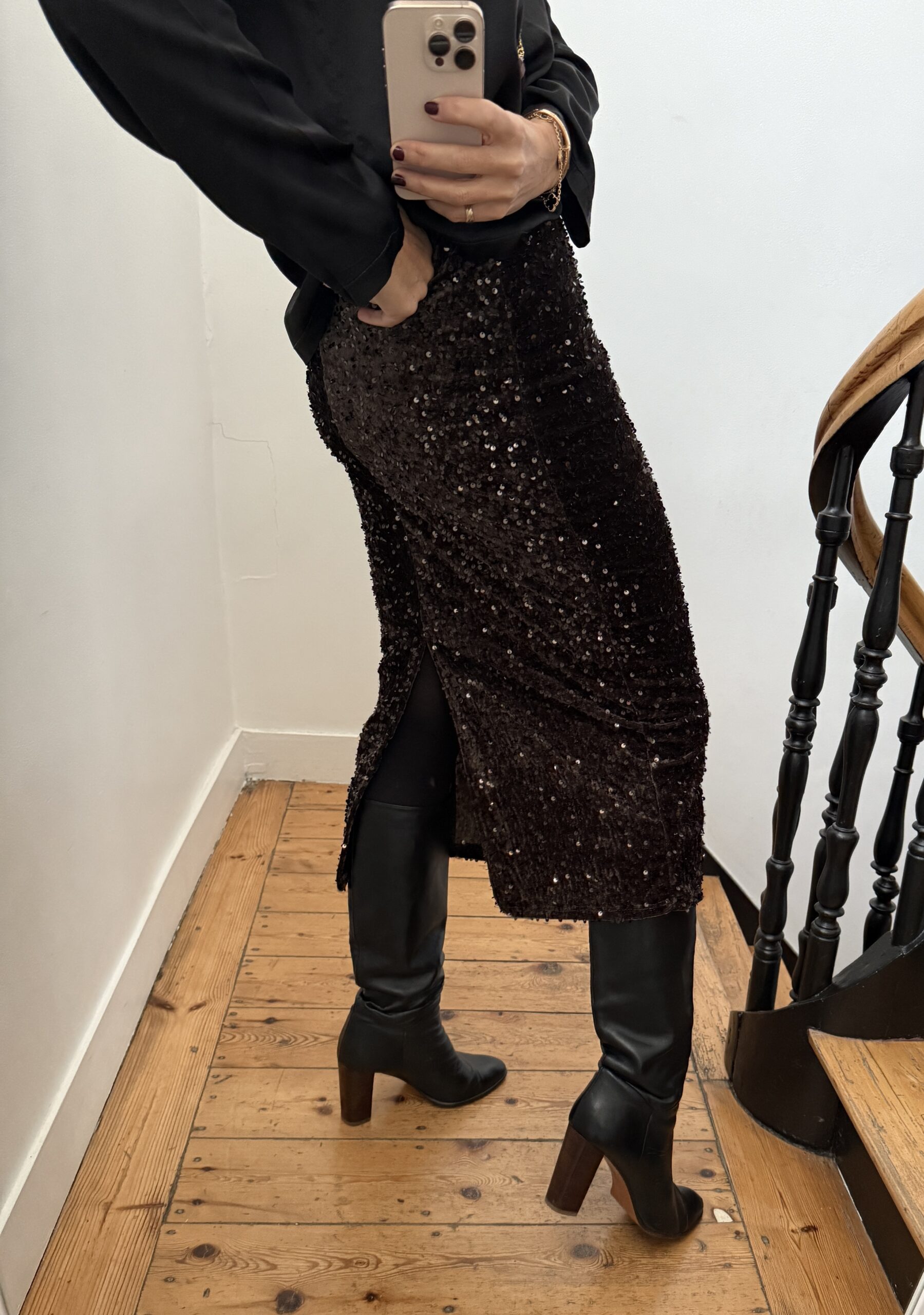 IMG_5421 robe velours sequins noir noeud dos