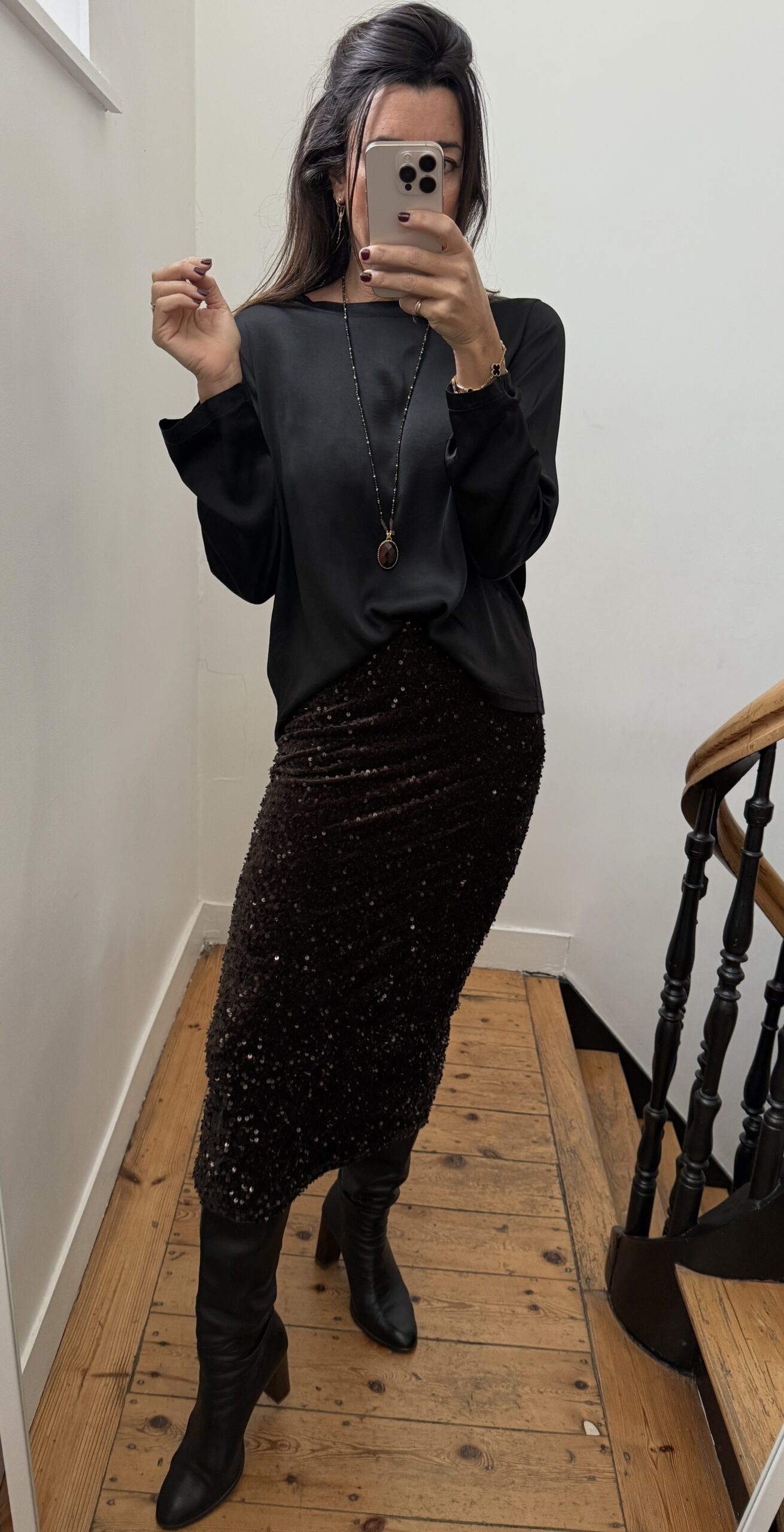 IMG_5424 robe velours sequins noir noeud dos