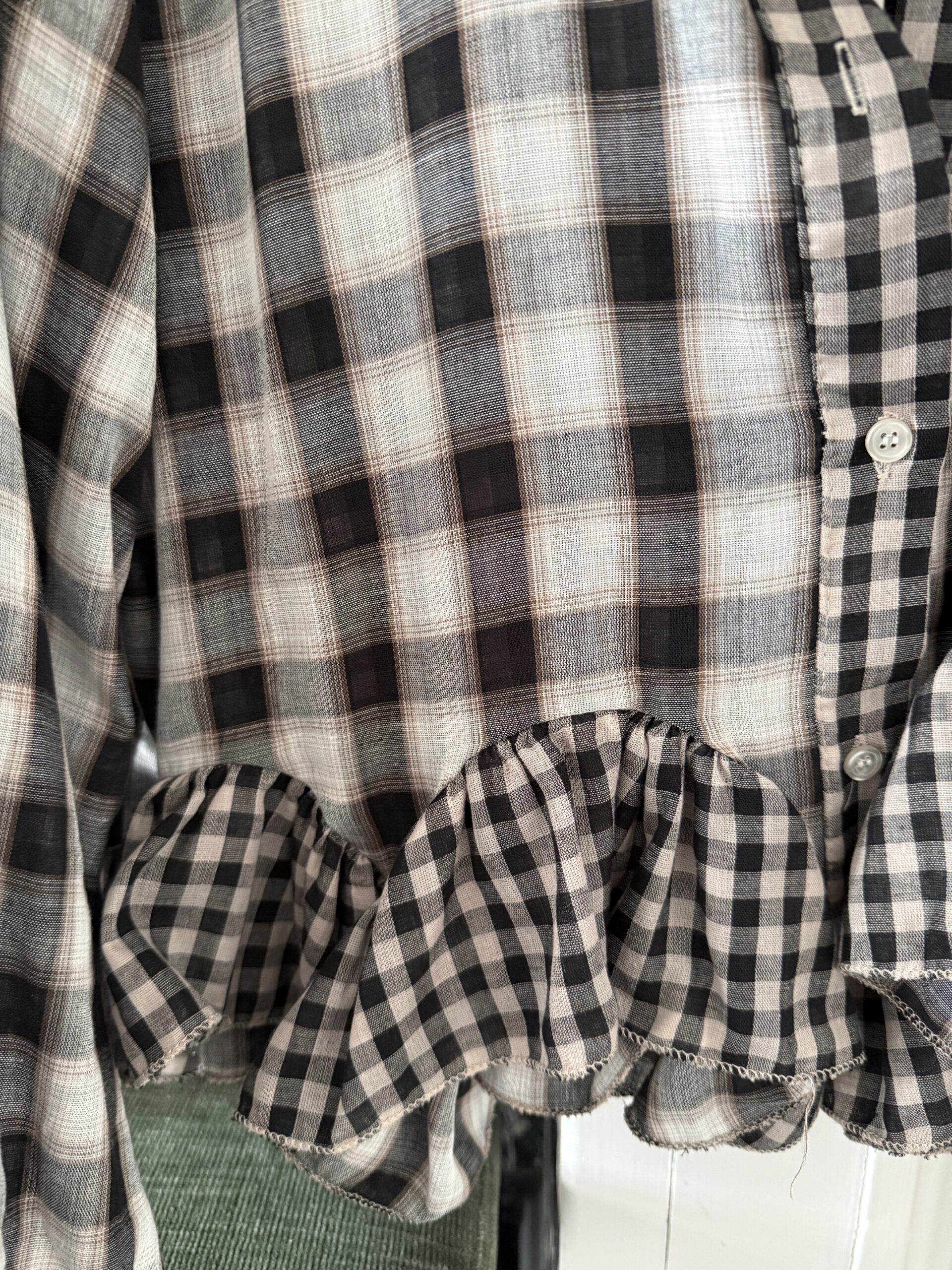 chemise tartan noir volants bas