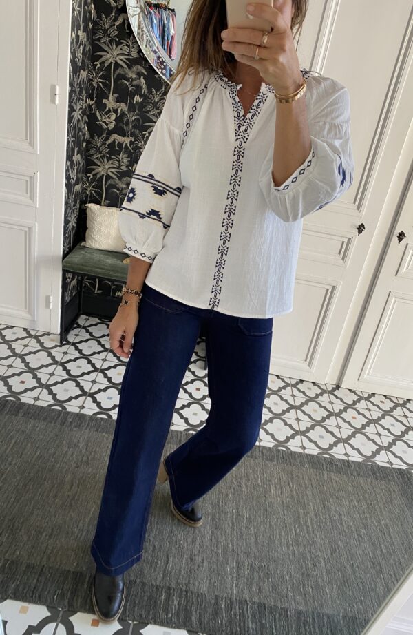 blouse broderies marine blanc