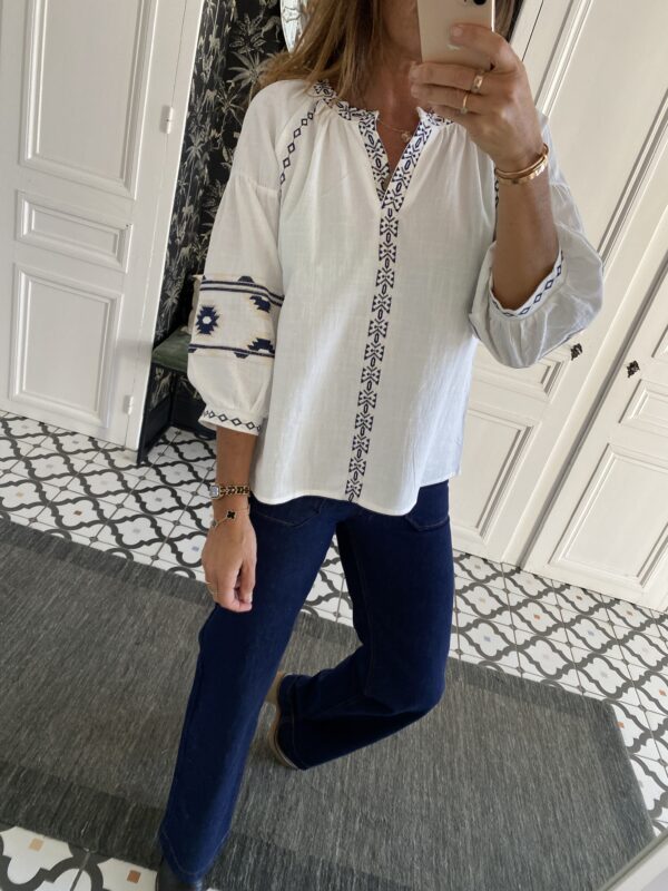 blouse broderies marine blanc