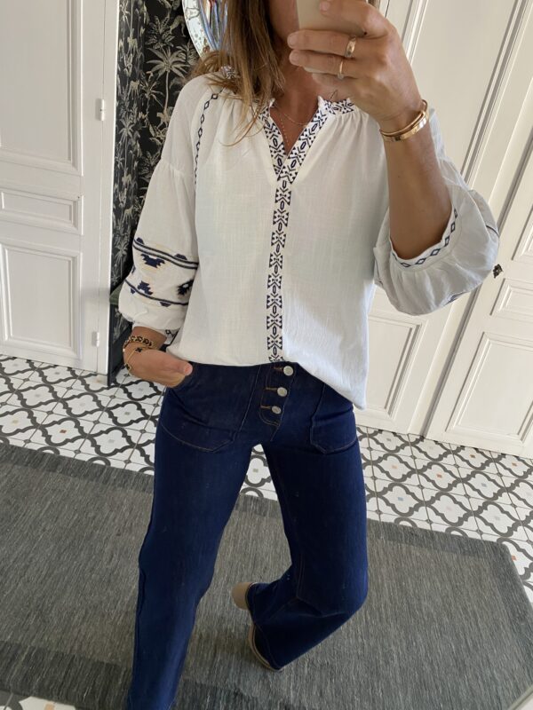 blouse broderies marine blanc