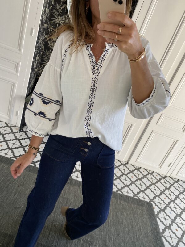 blouse broderies marine blanc