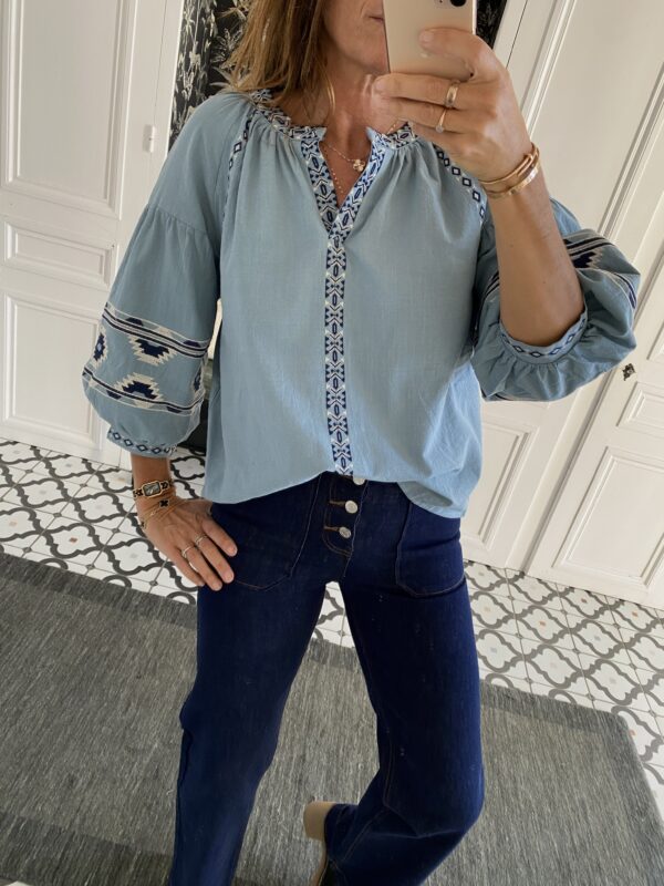 blouse broderies marine blanc