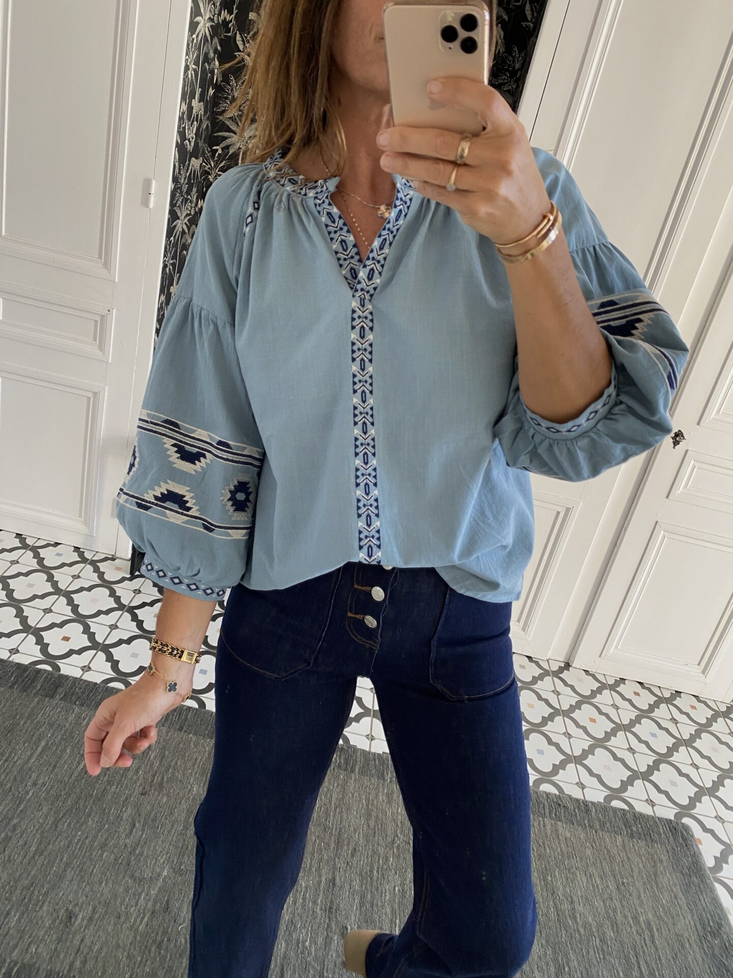 blouse broderies marine blanc