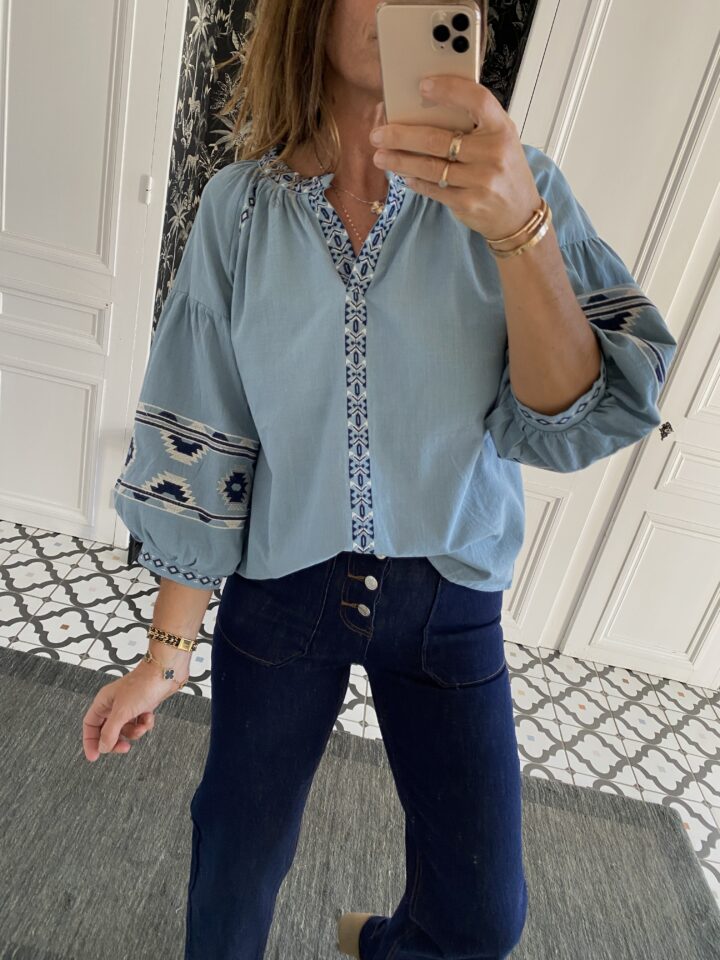 blouse broderies marine blanc
