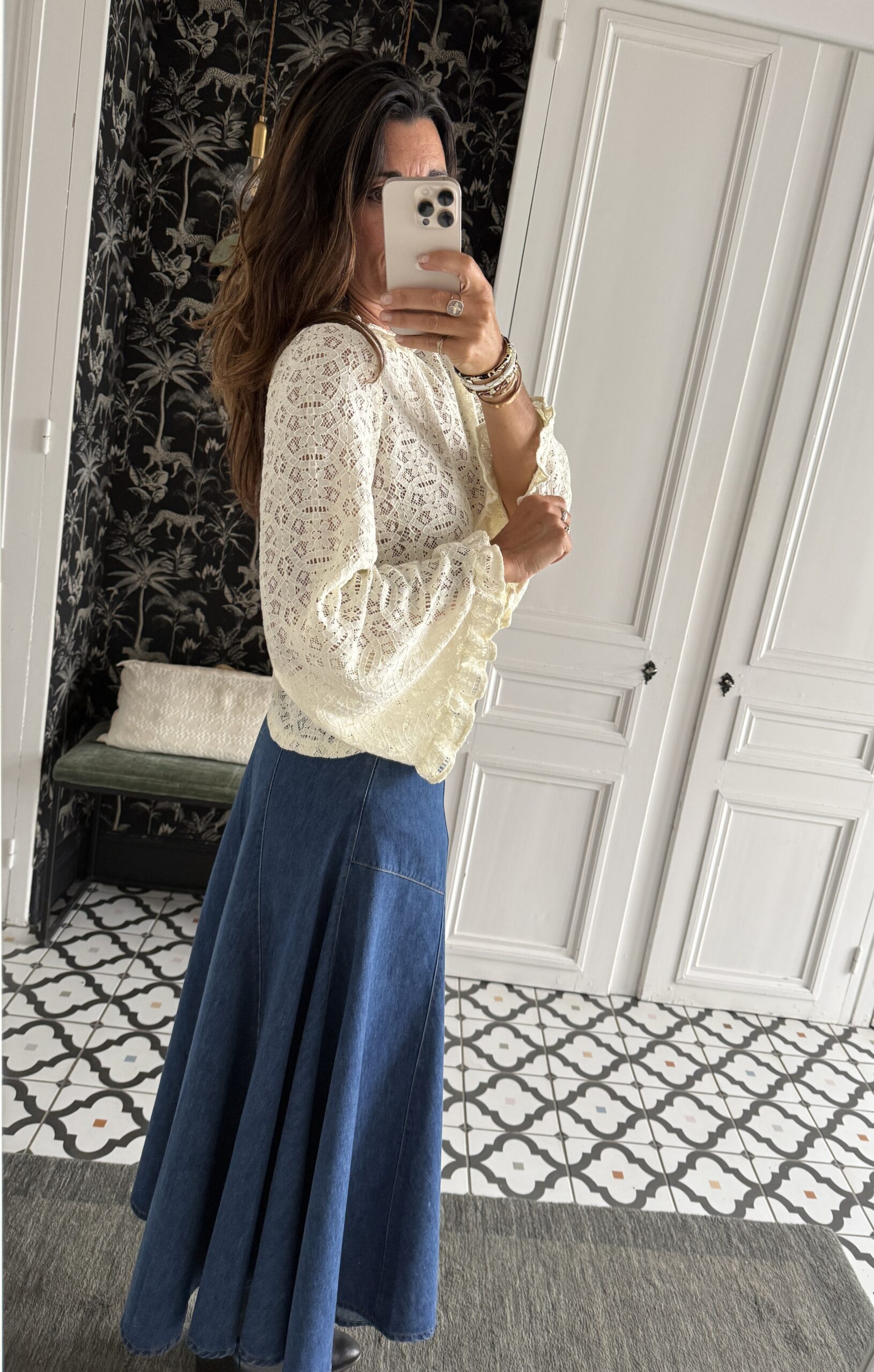 blouse dentelle écru manches évasées