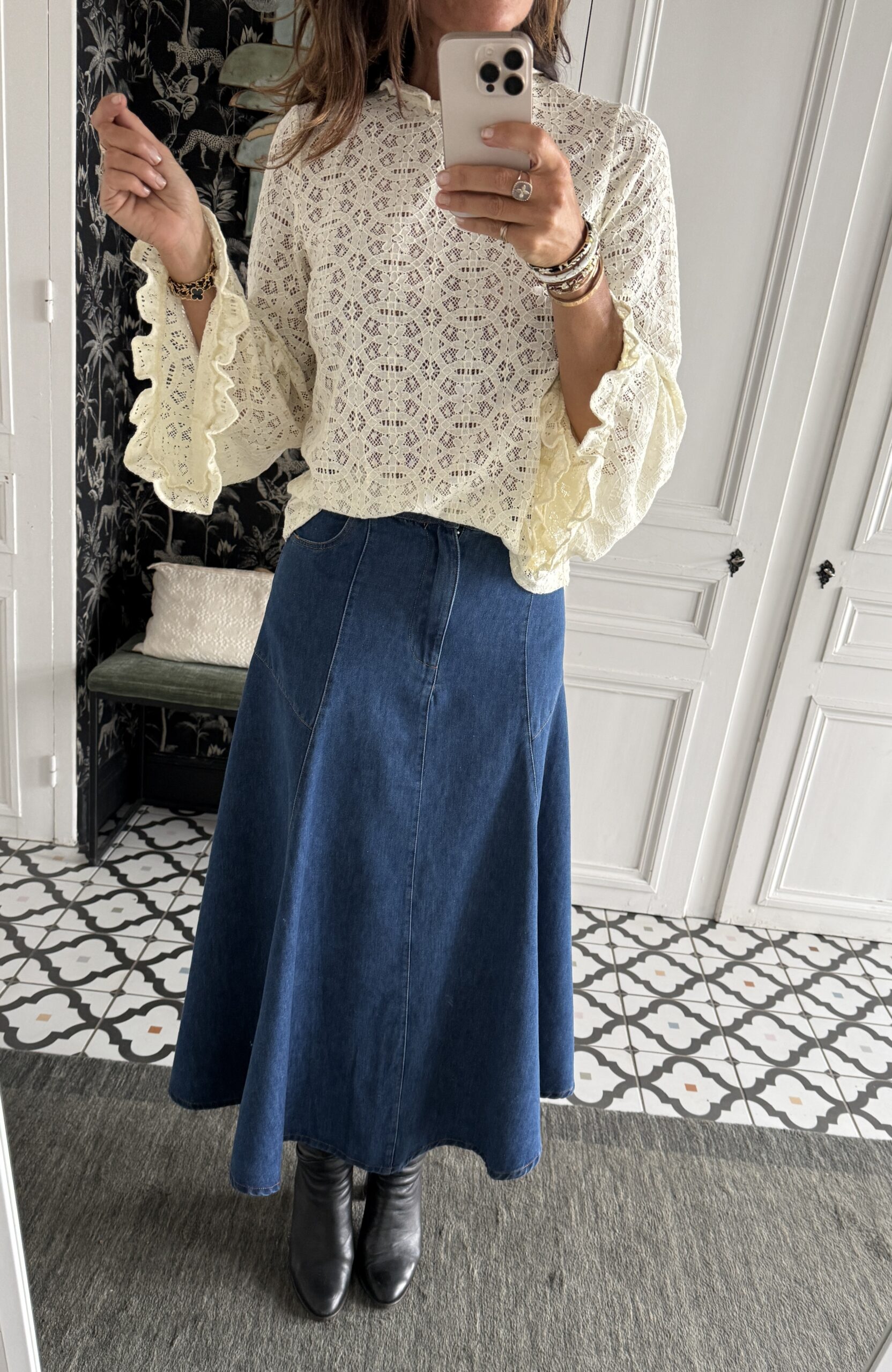blouse dentelle écru manches évasées