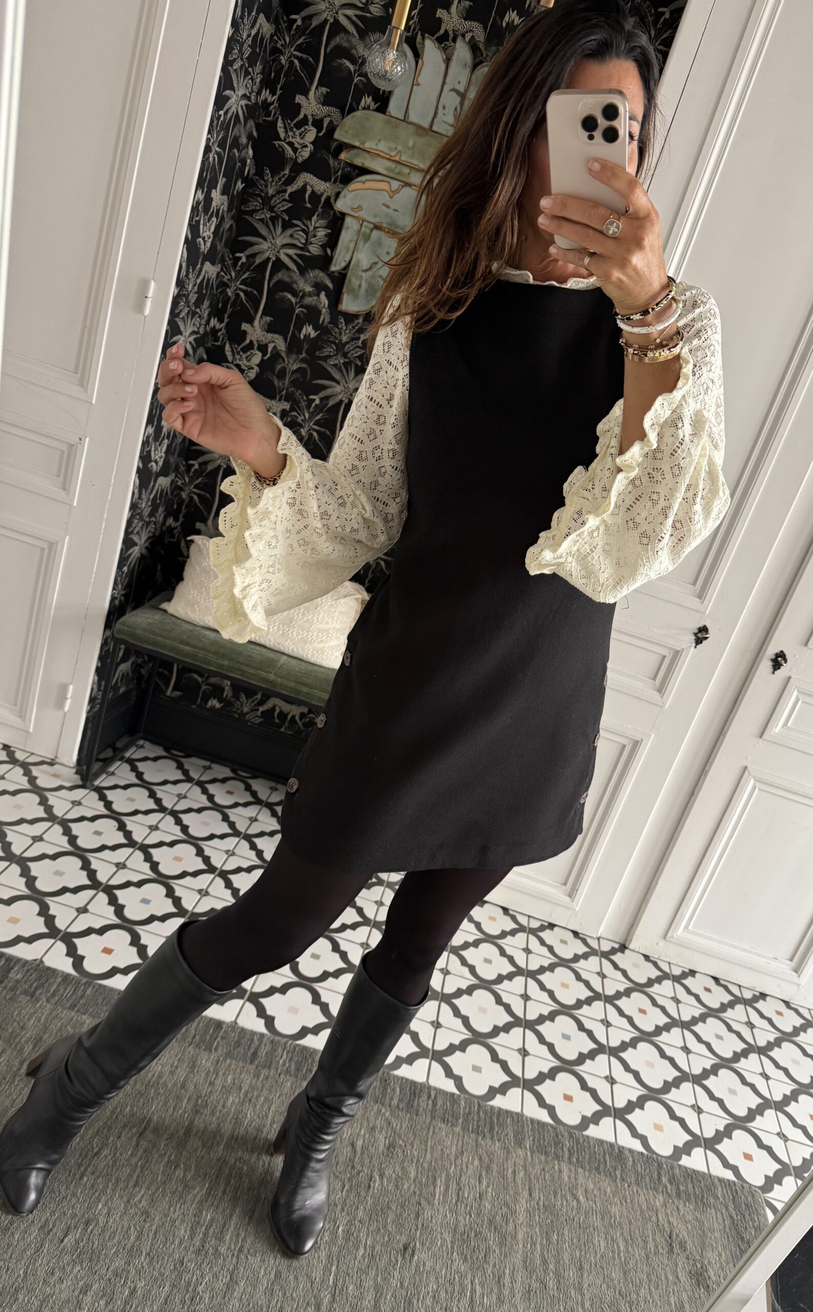 blouse dentelle écru manches évasées