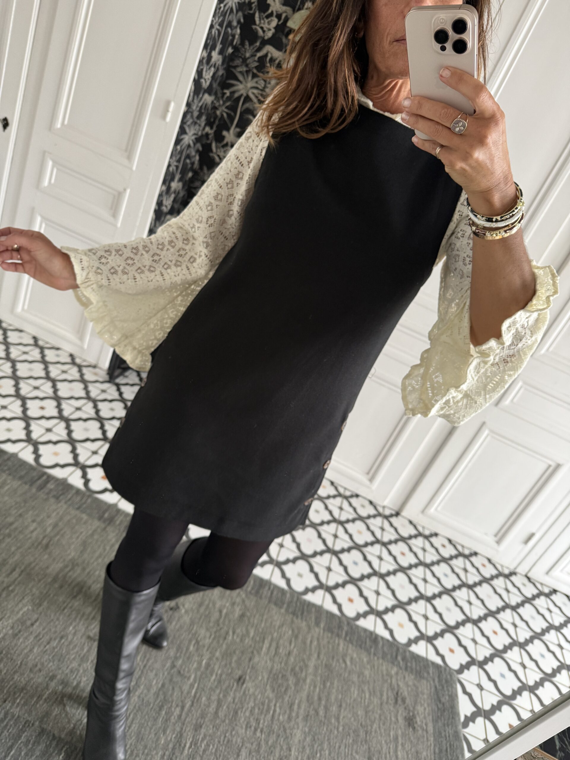 blouse dentelle écru manches évasées
