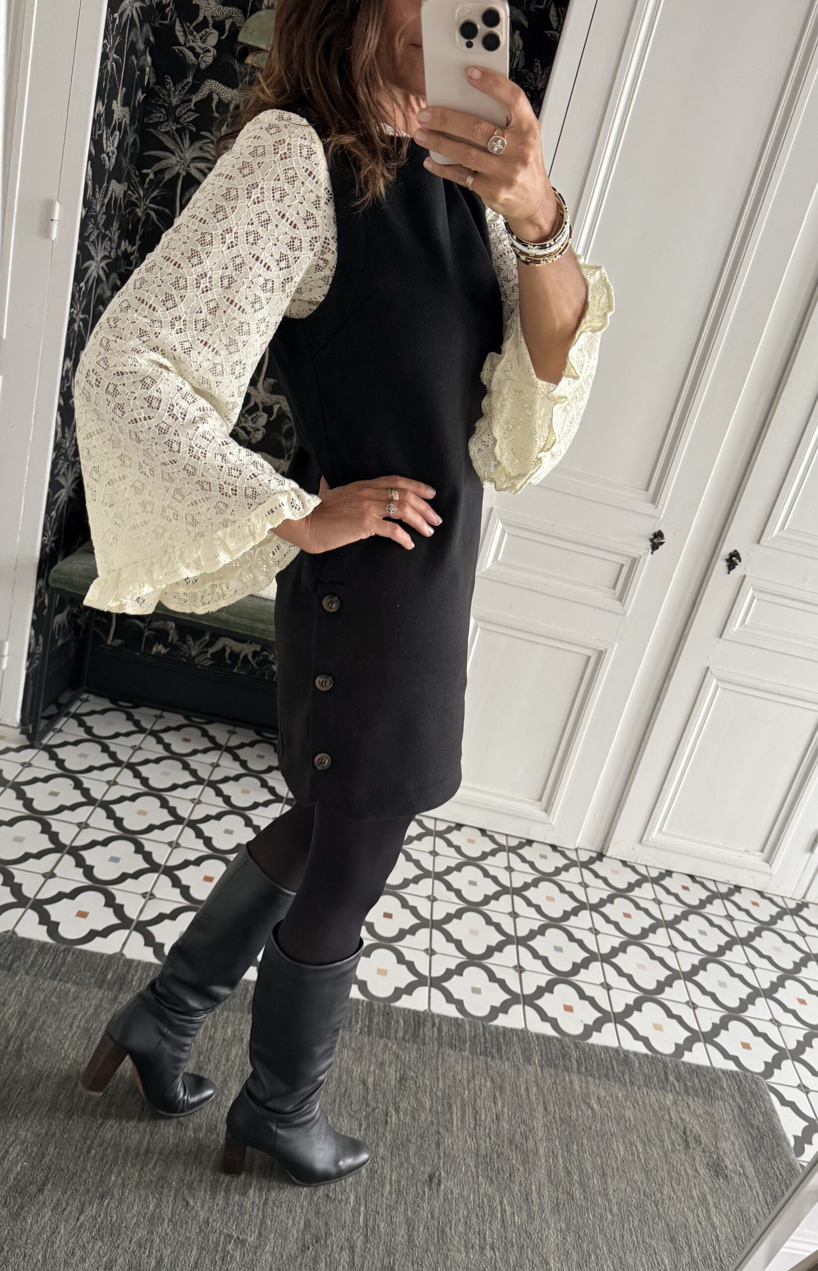 blouse dentelle écru manches évasées