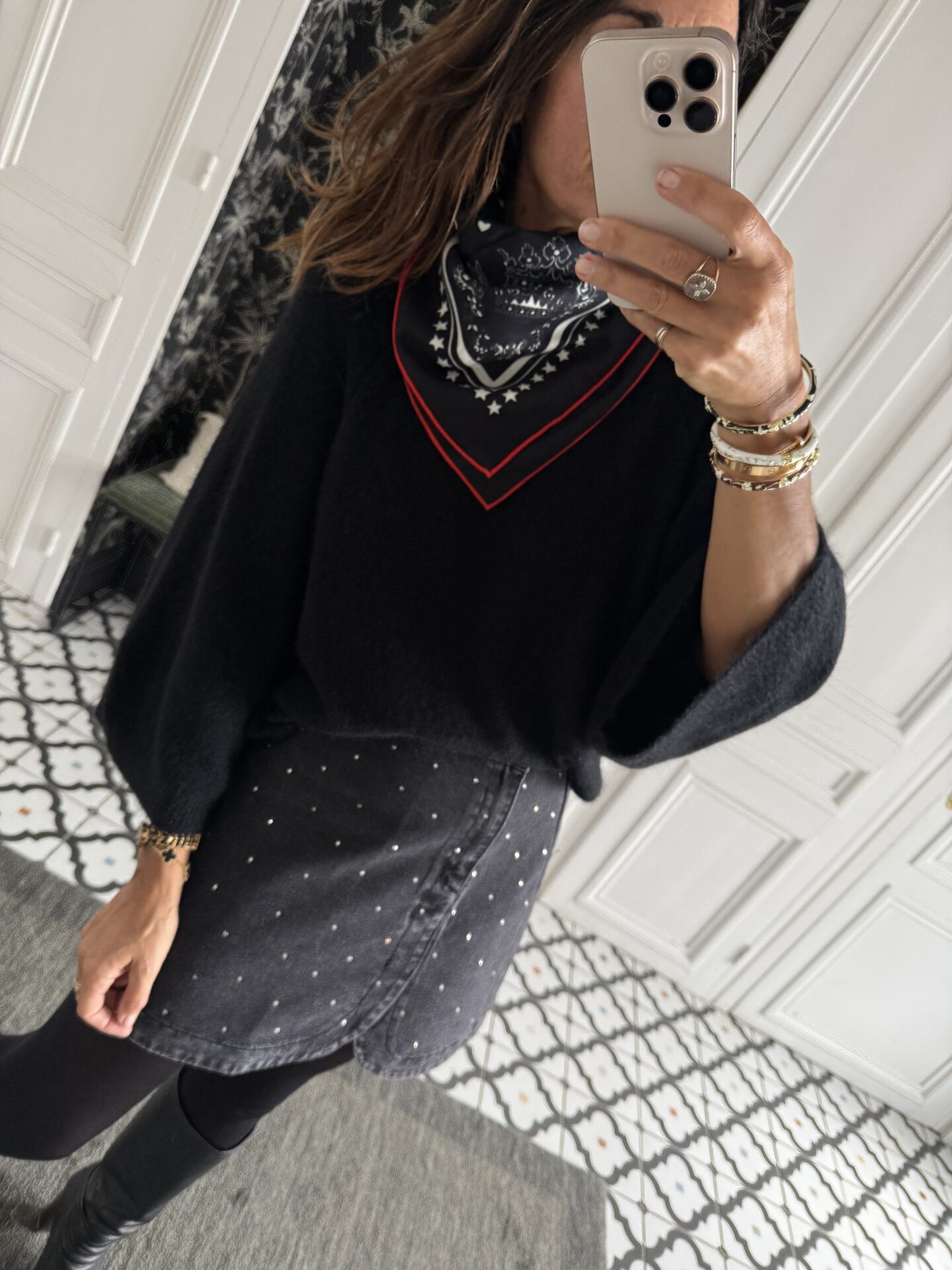 blouse dentelle écru manches évasées