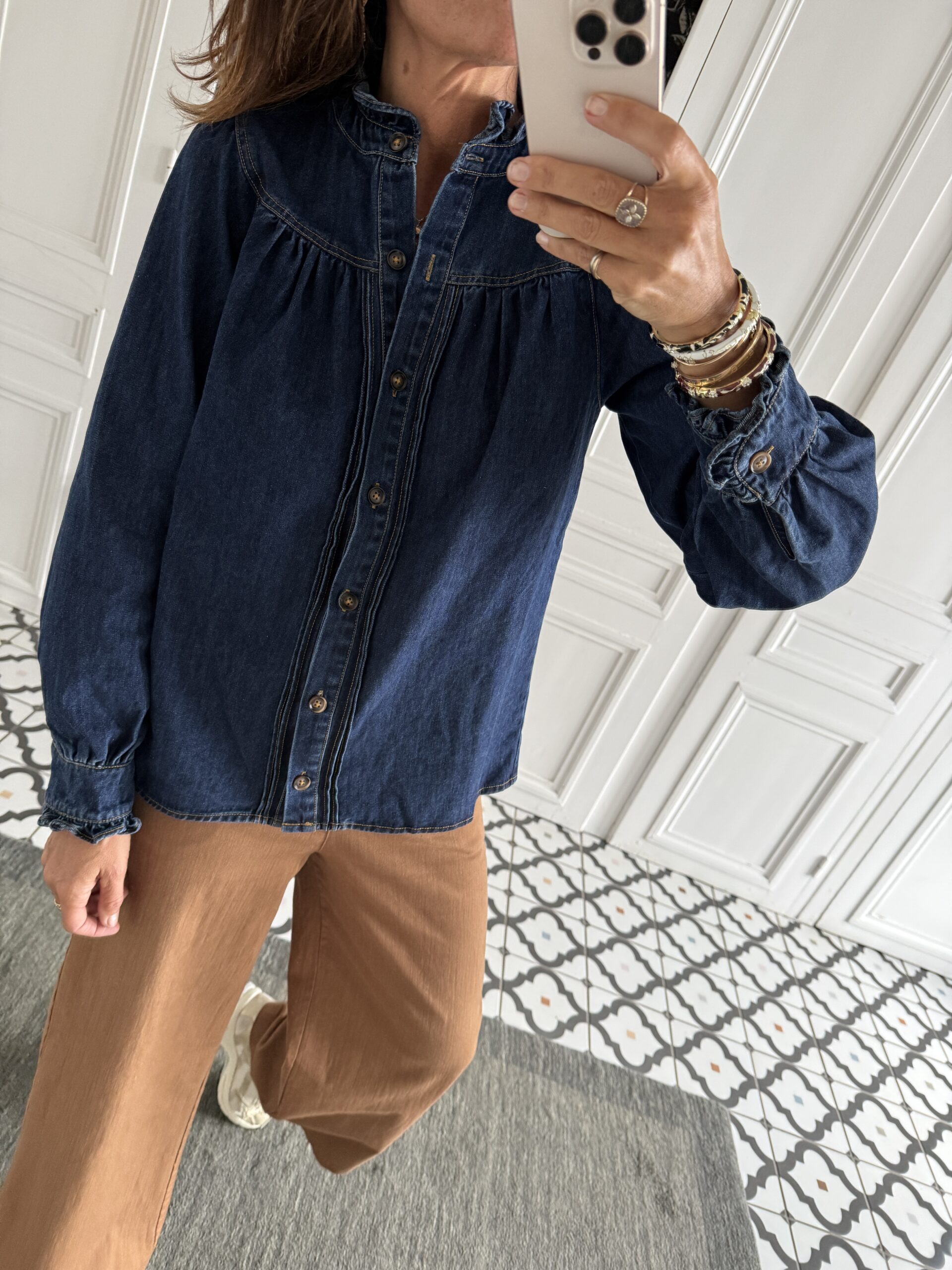 blouse dentelle écru manches évasées