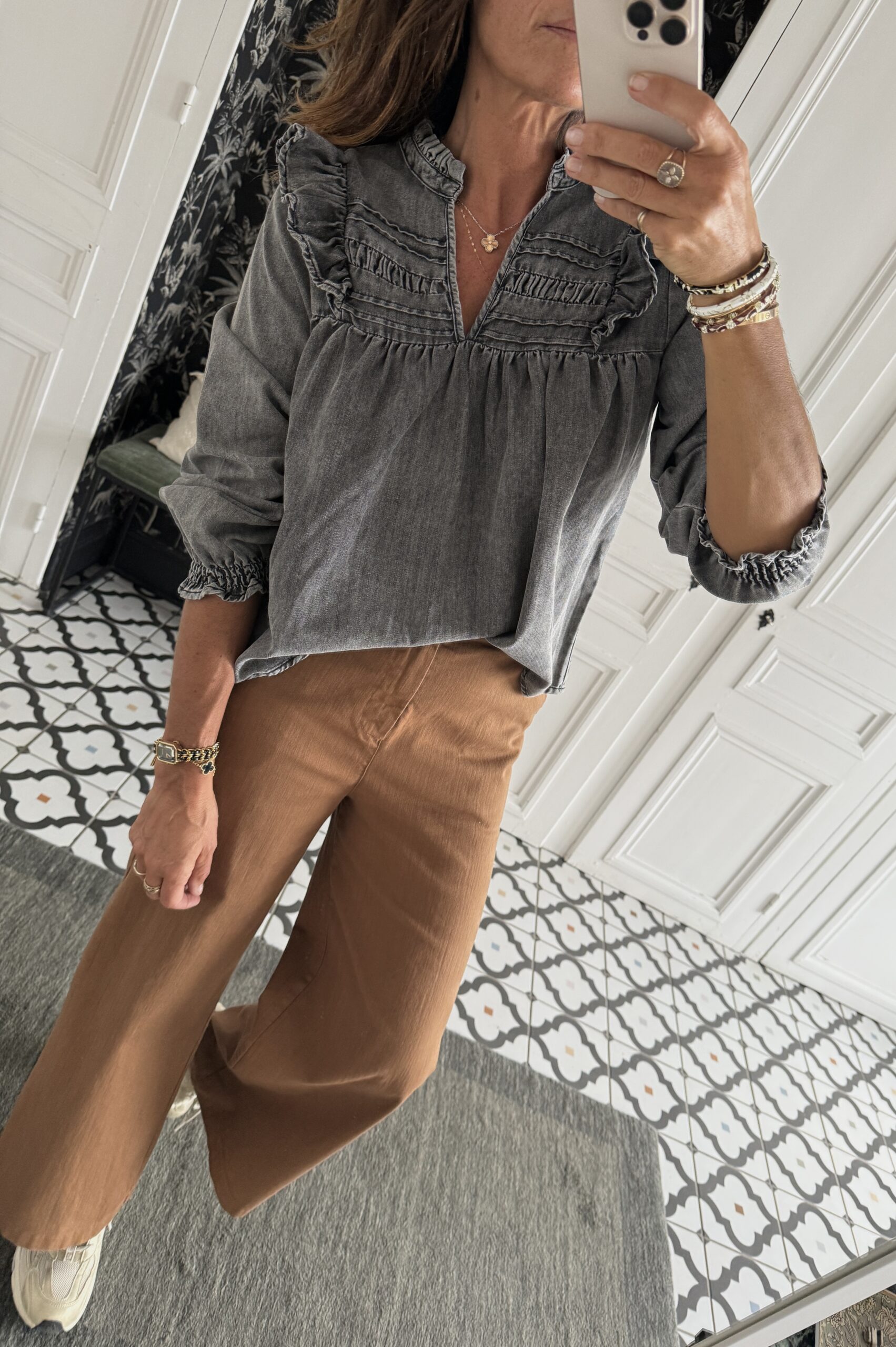 blouse dentelle écru manches évasées