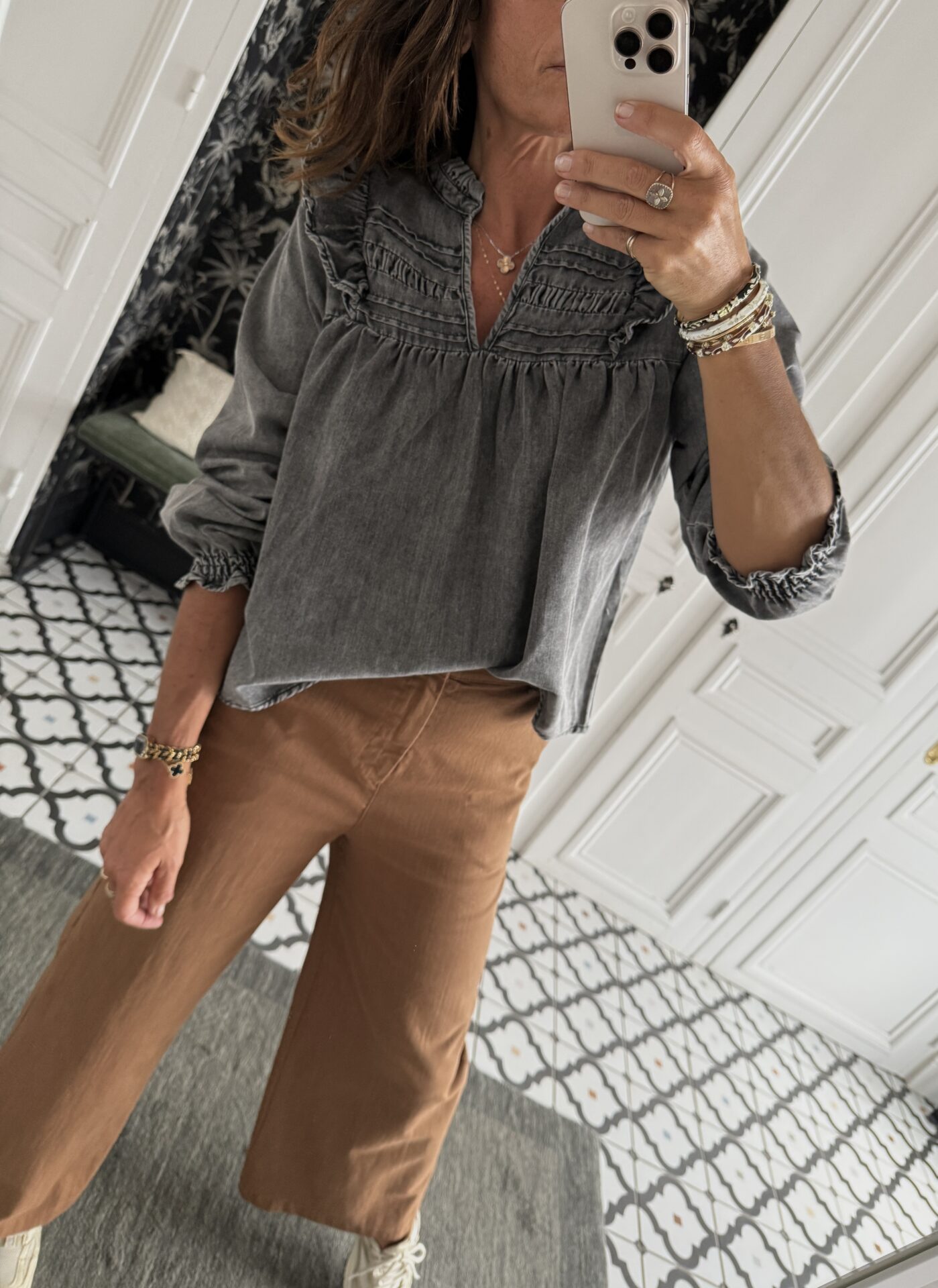 blouse dentelle écru manches évasées