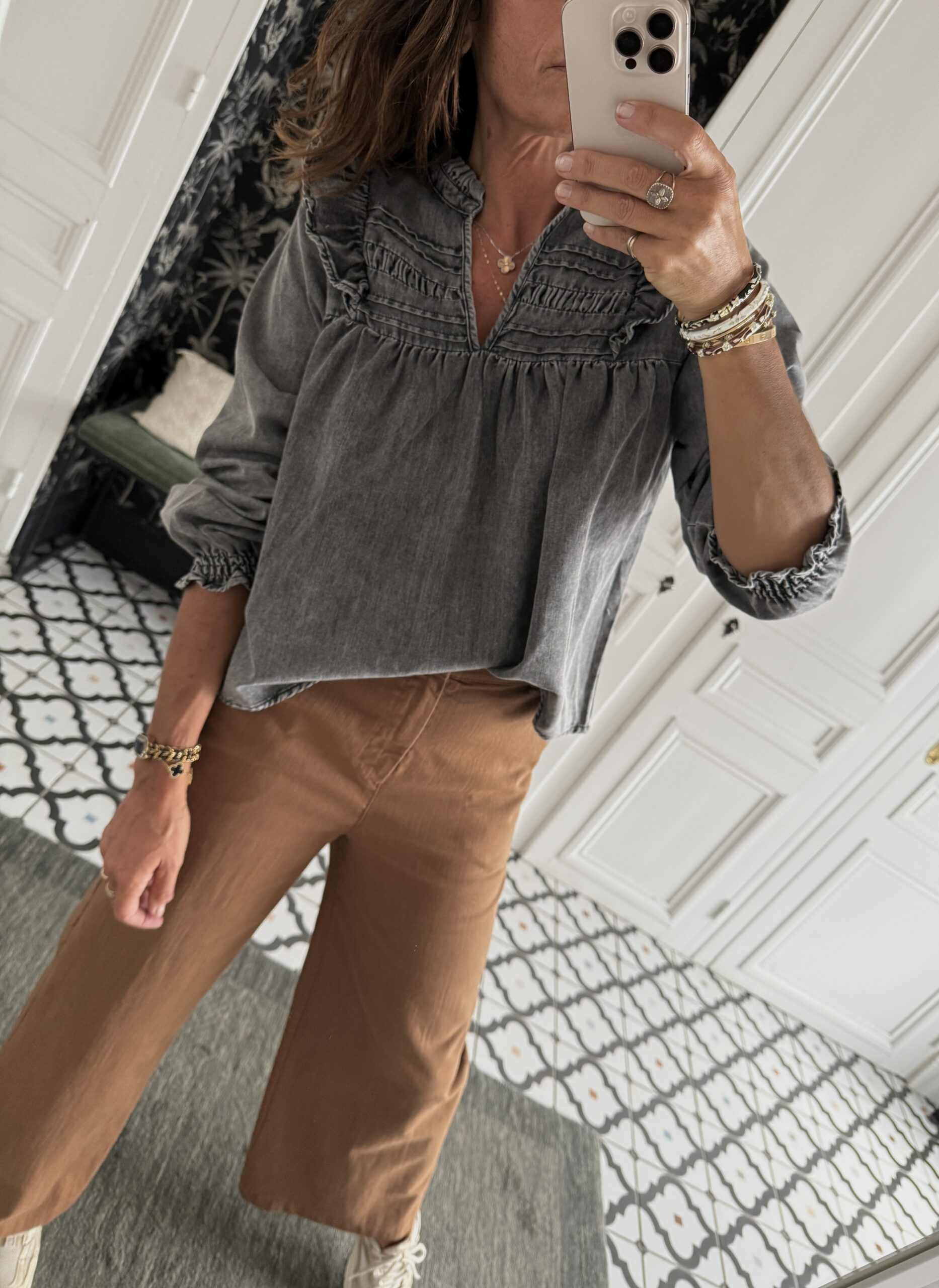 blouse dentelle écru manches évasées