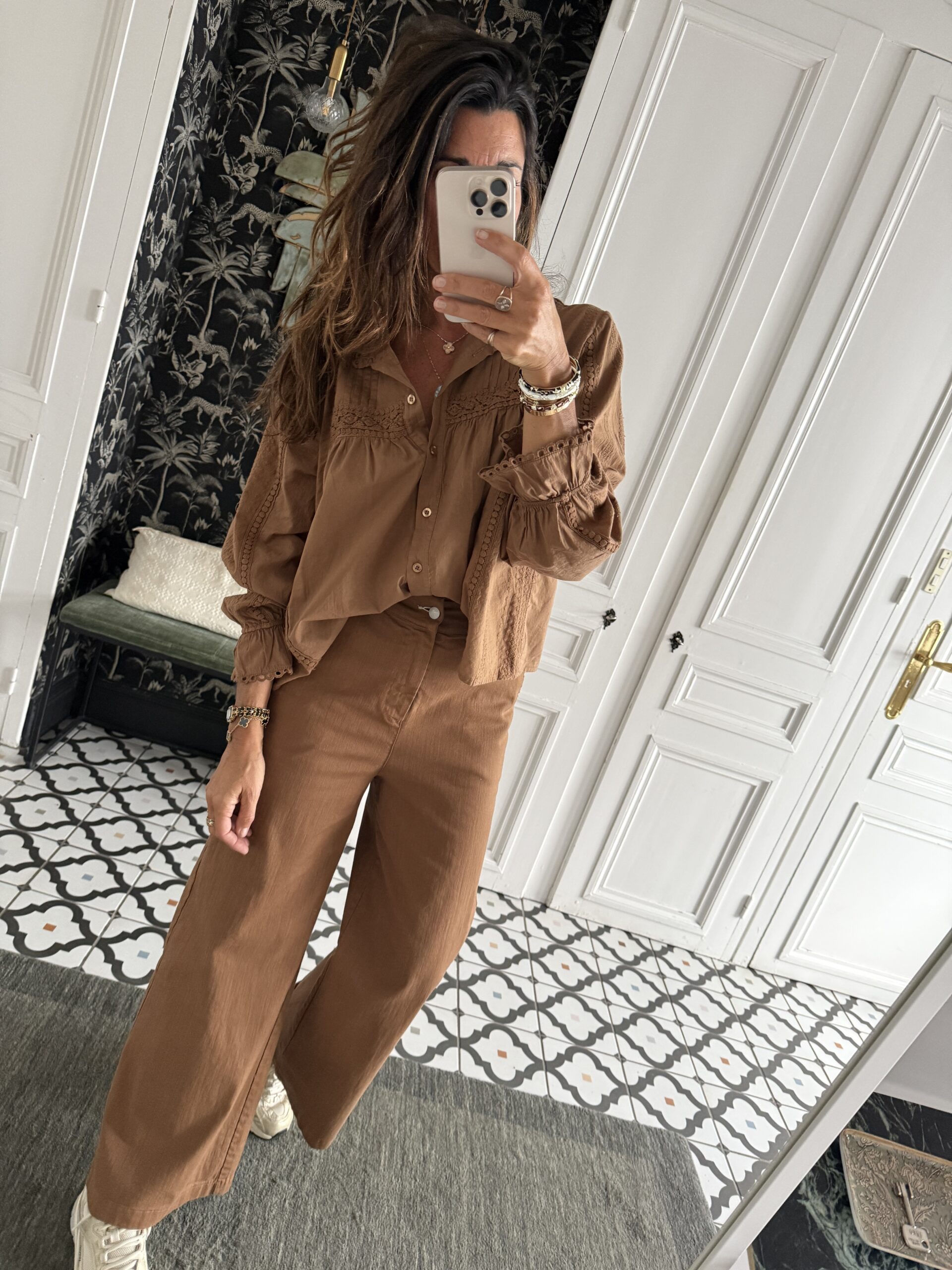 blouse dentelle écru manches évasées