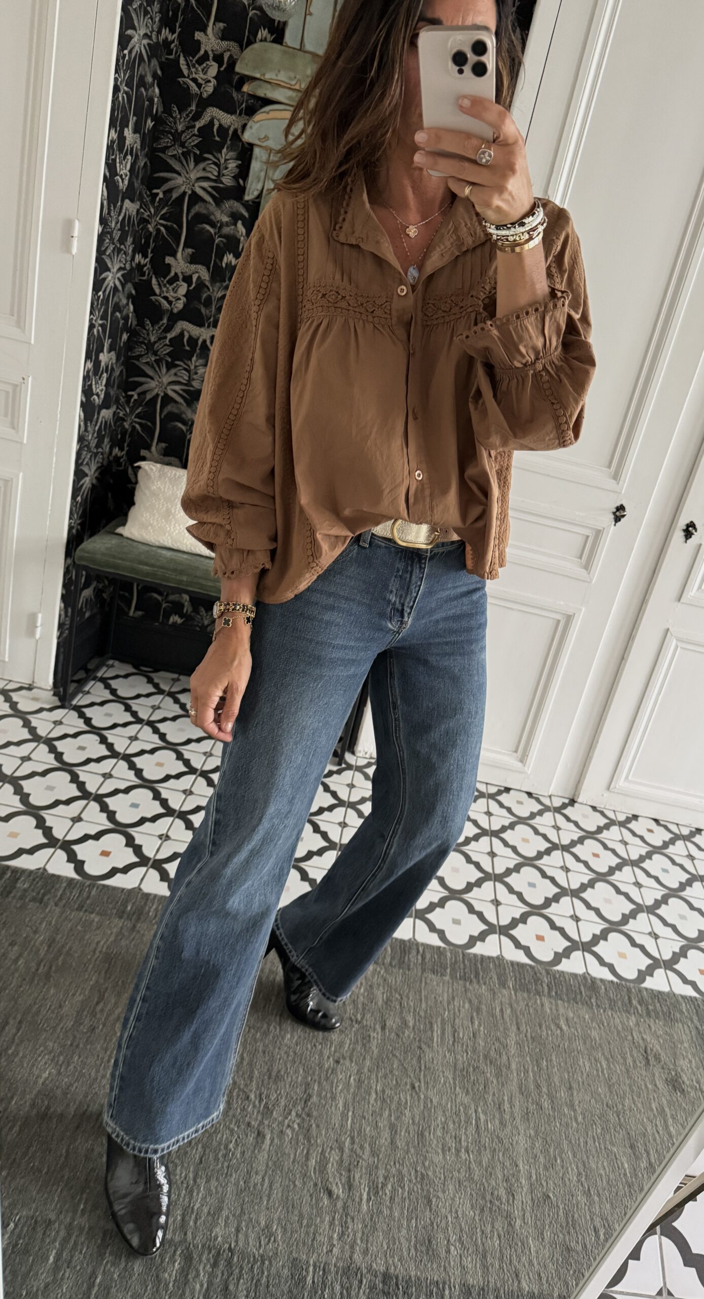 blouse dentelle écru manches évasées