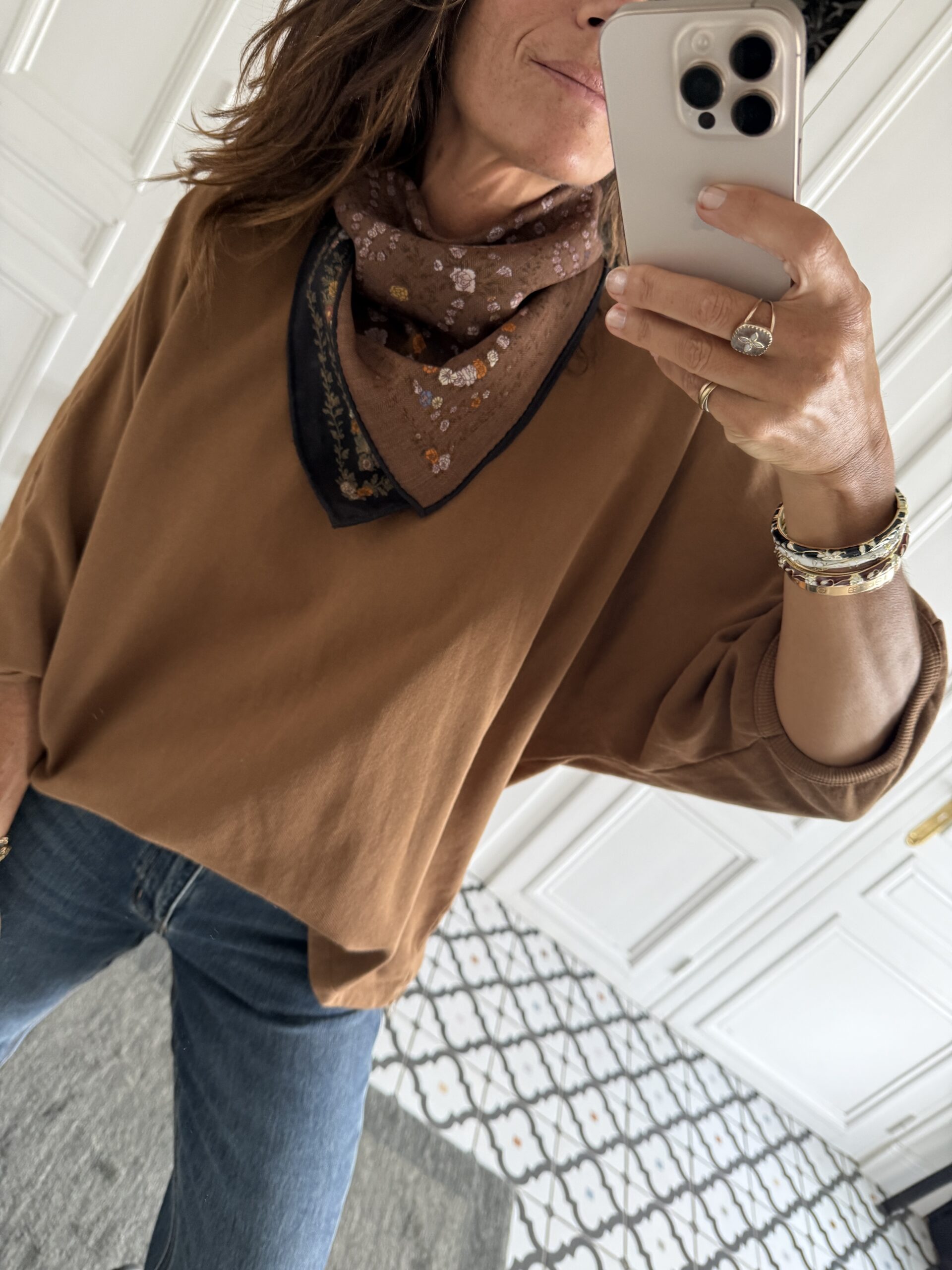 blouse dentelle écru manches évasées