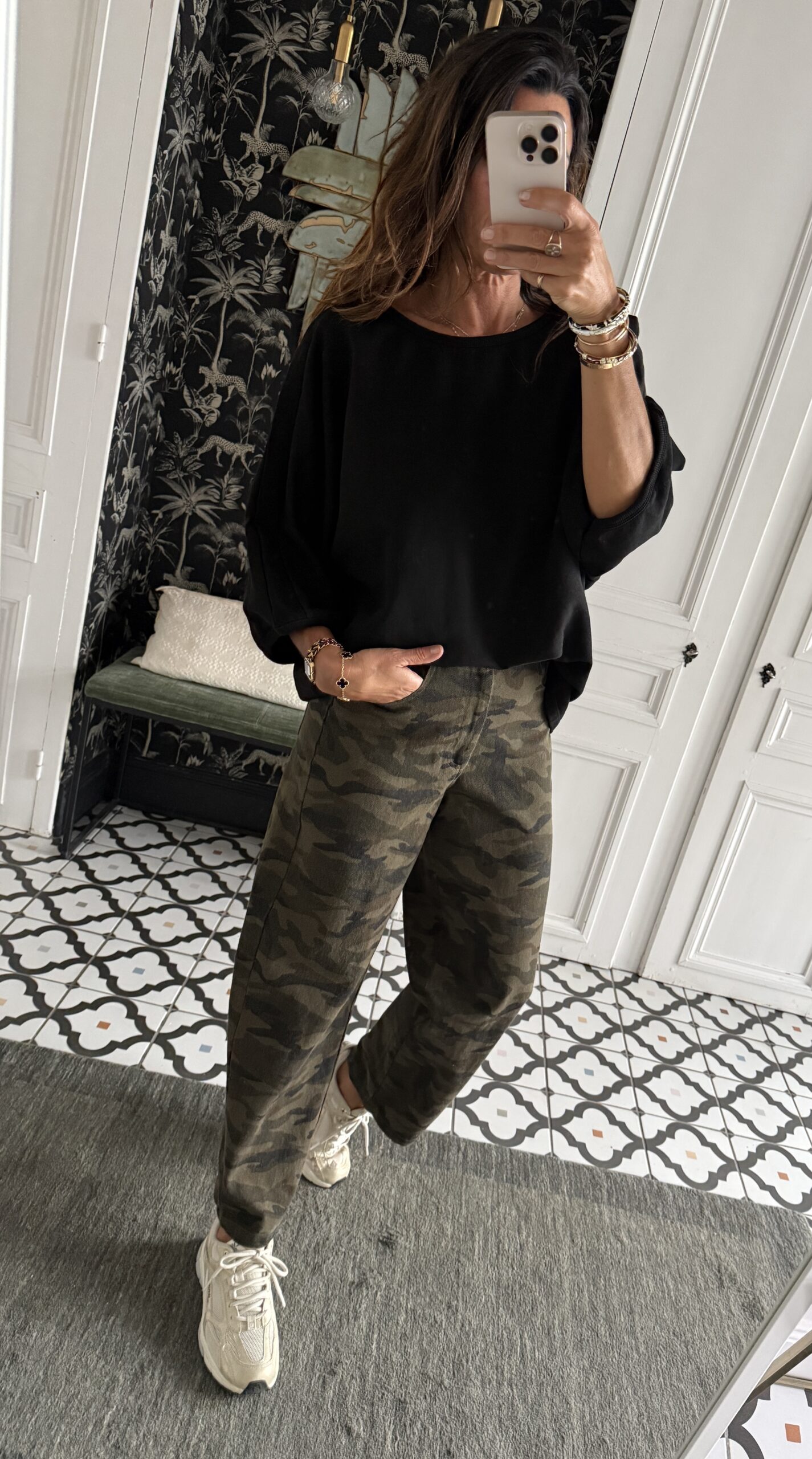 blouse dentelle écru manches évasées