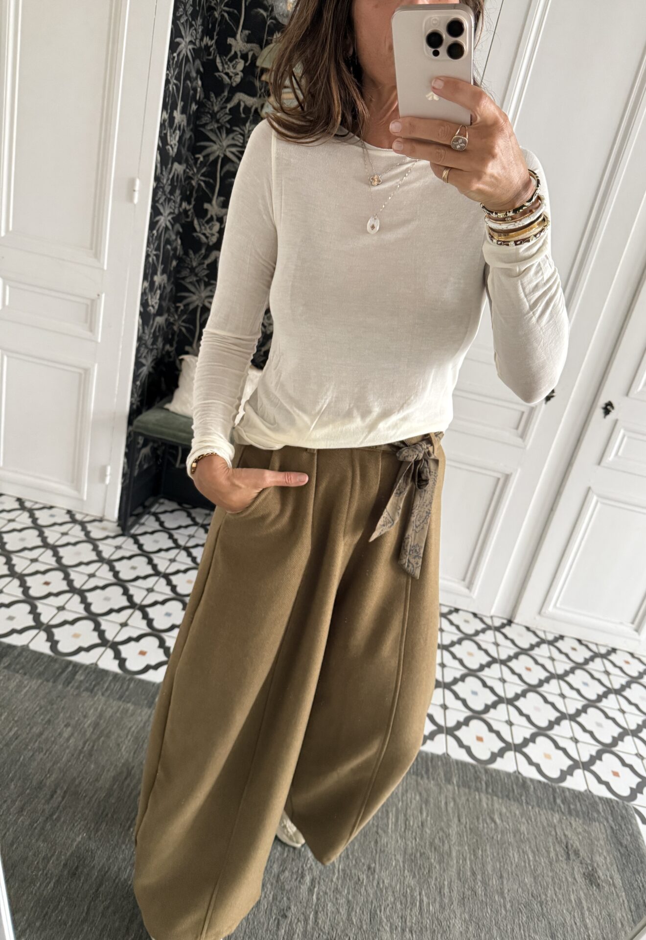 blouse dentelle écru manches évasées