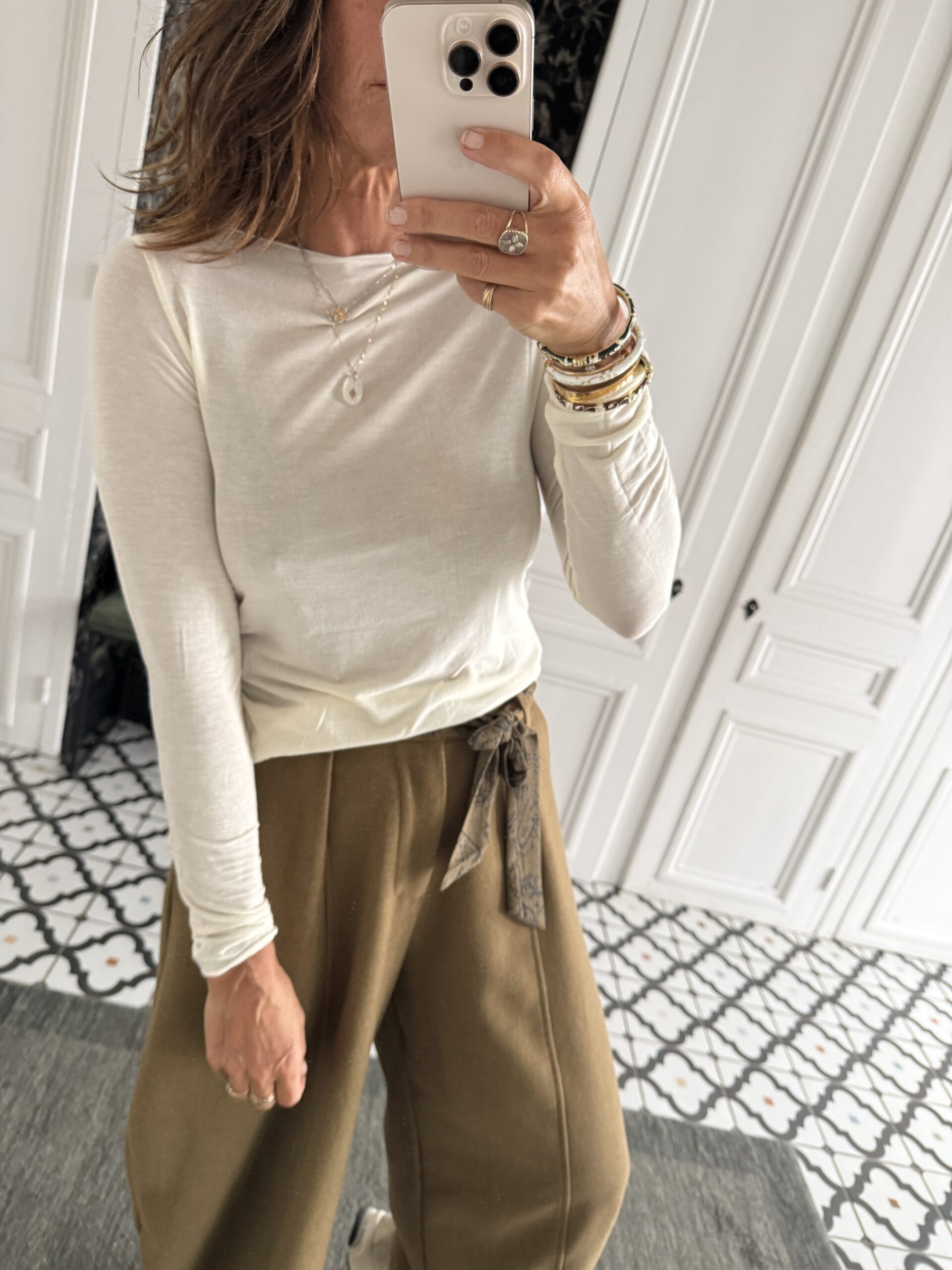 blouse dentelle écru manches évasées