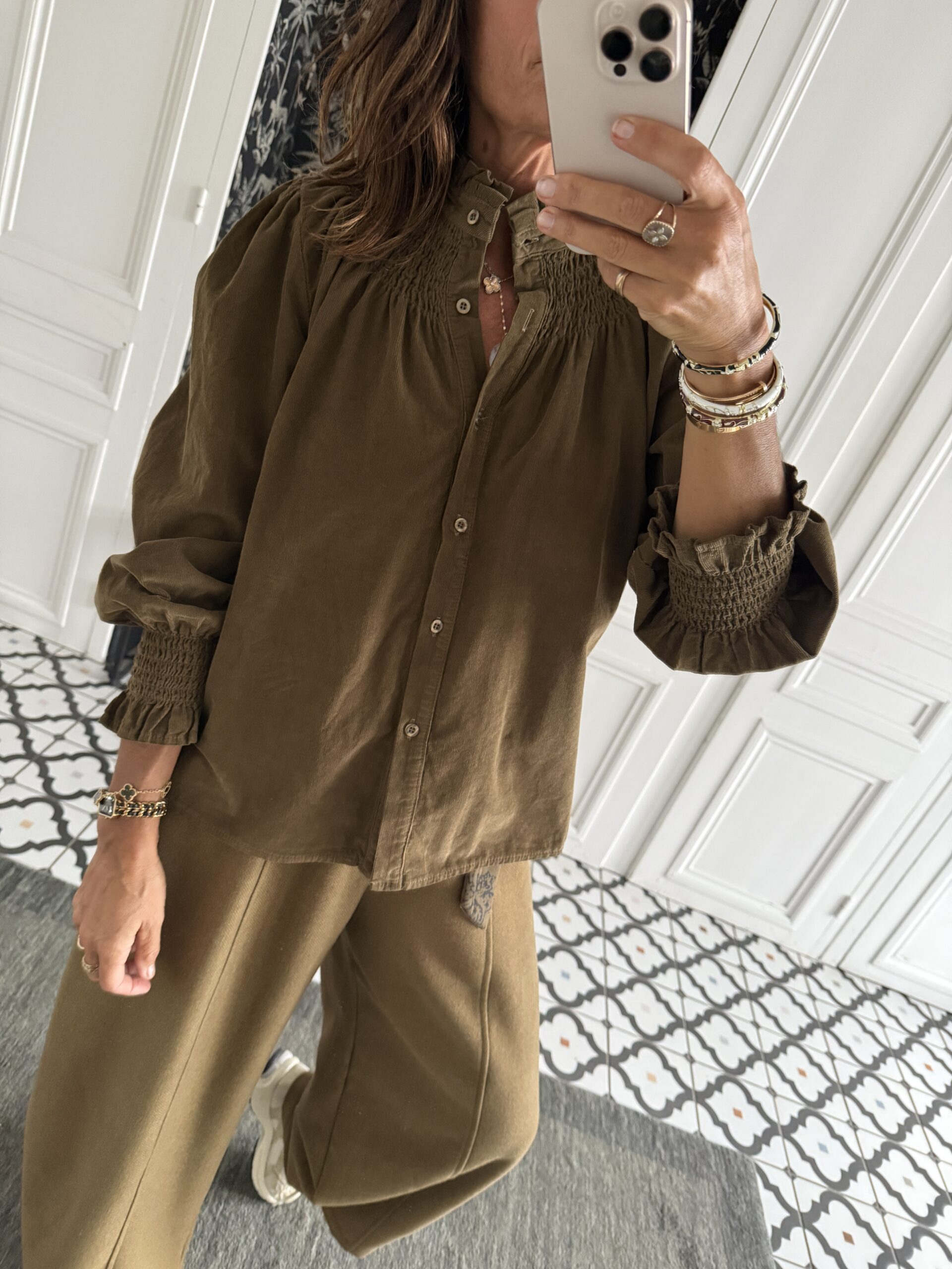 blouse dentelle écru manches évasées