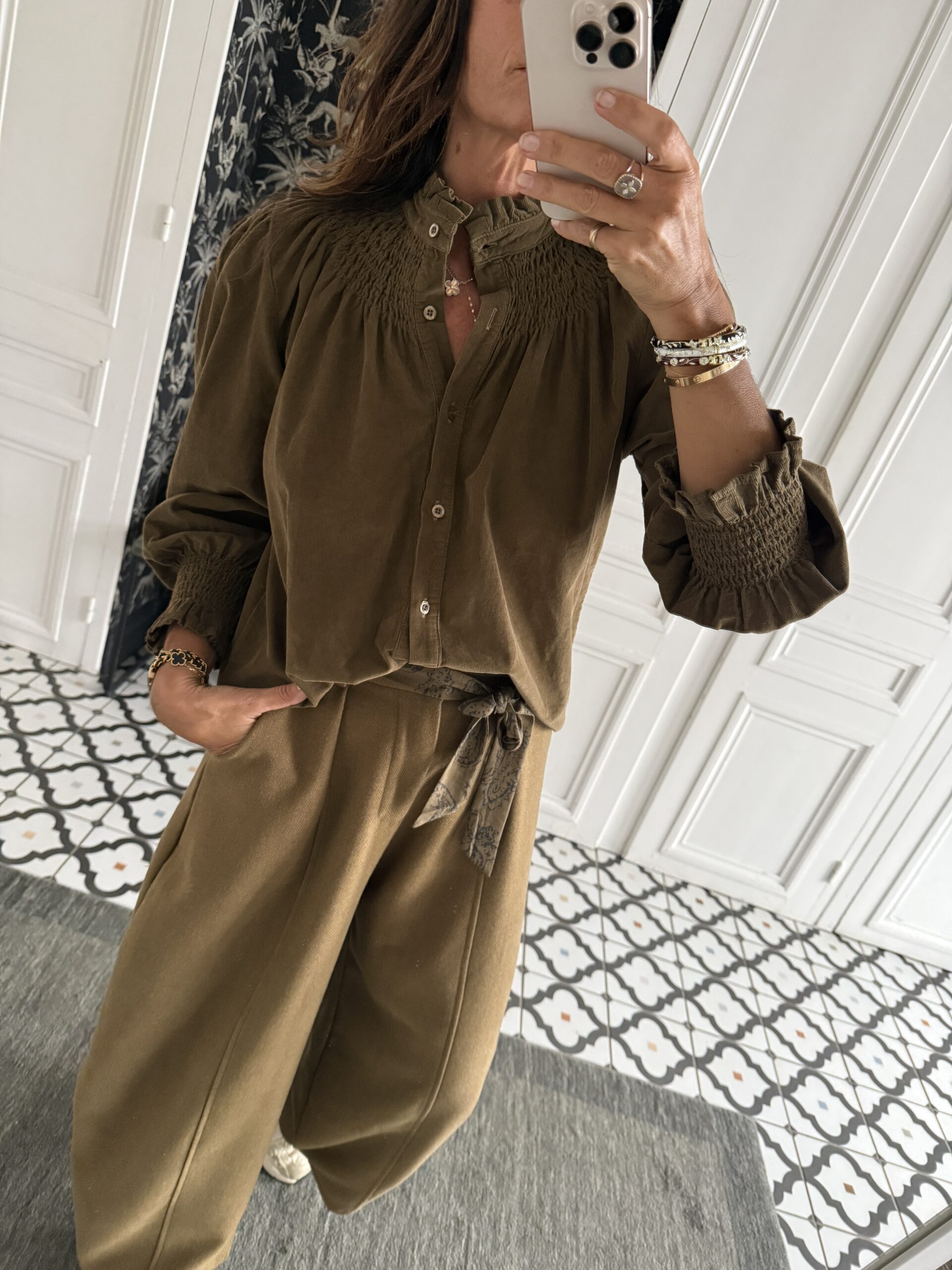 blouse dentelle écru manches évasées