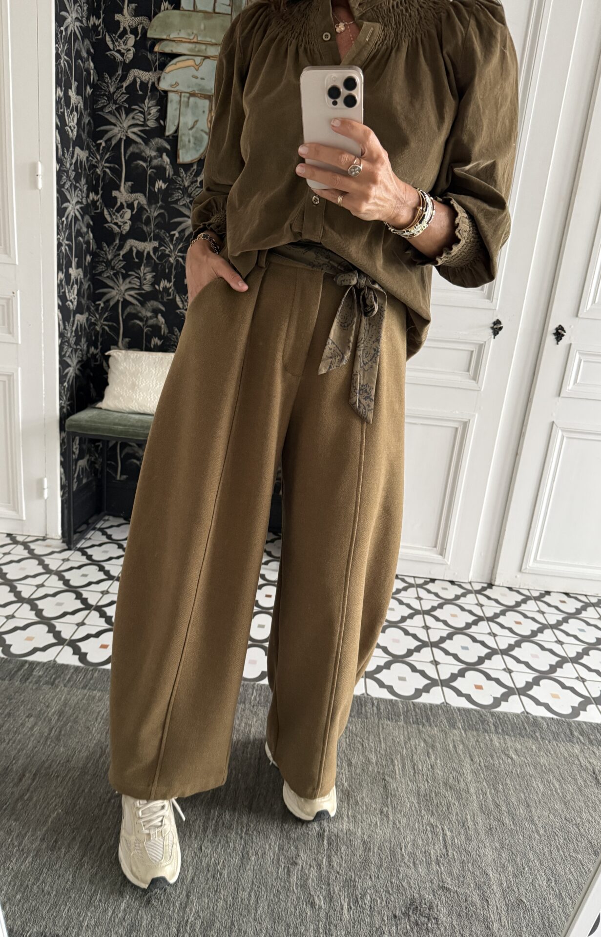 blouse dentelle écru manches évasées