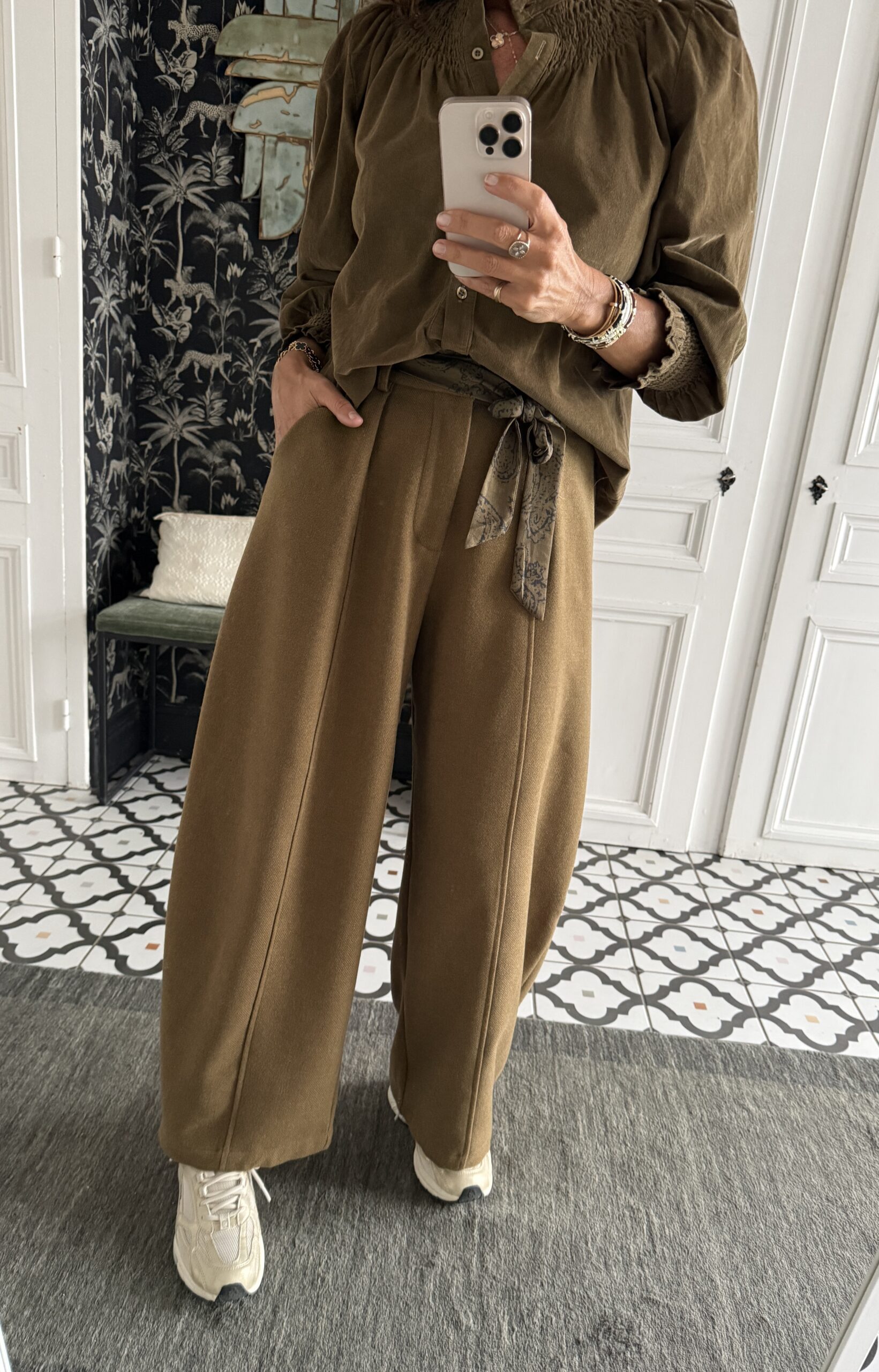 blouse dentelle écru manches évasées