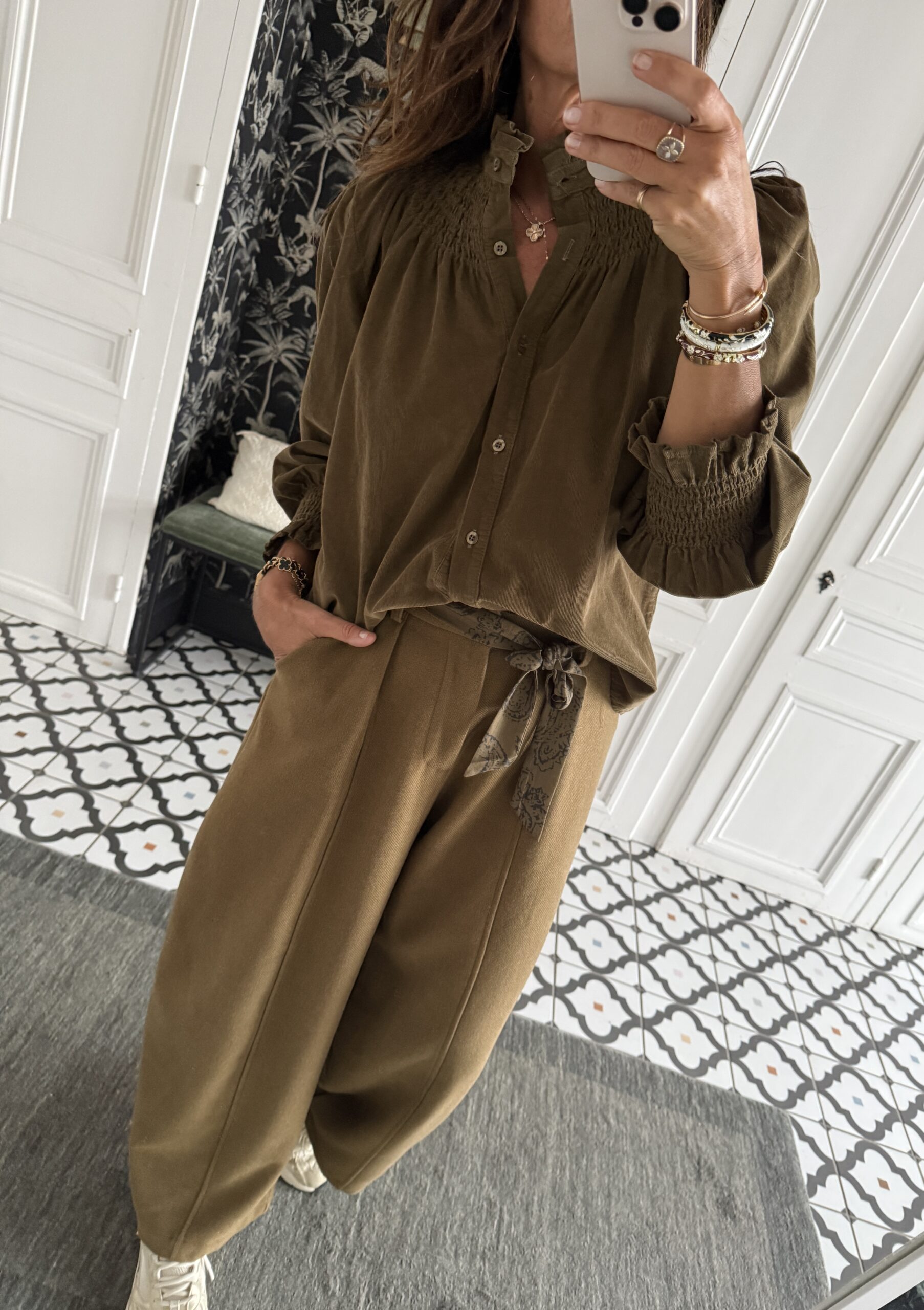 blouse dentelle écru manches évasées