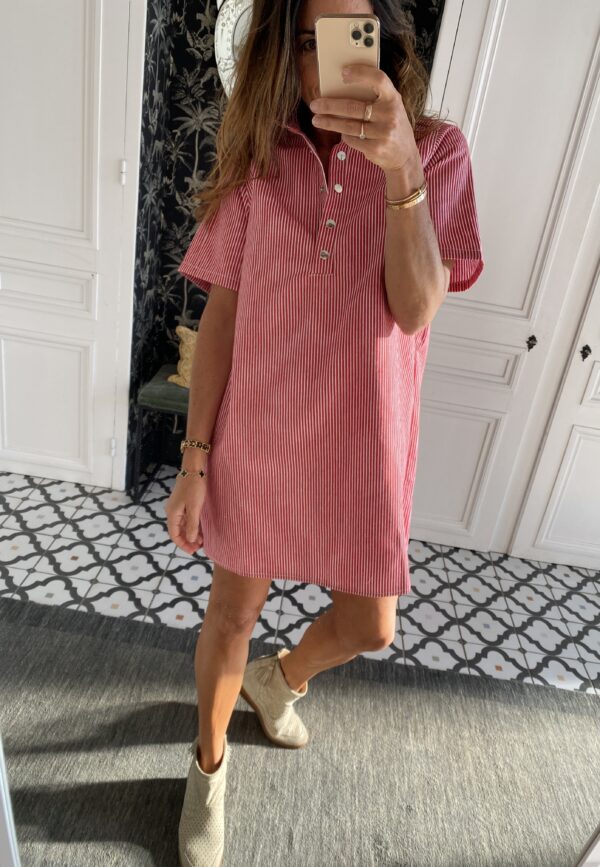 robe rayée col volant rouge