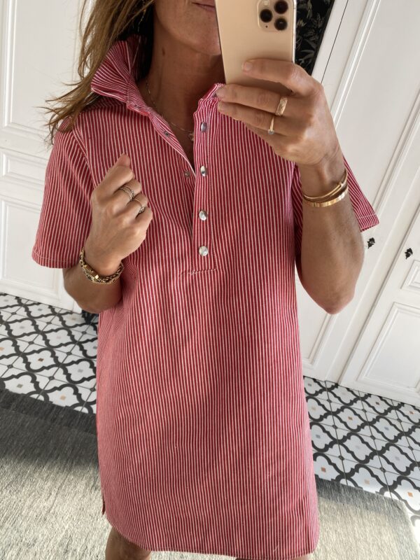 robe rayée col volant rouge