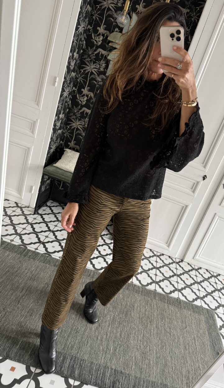 blouse dentelle noir manches évasées